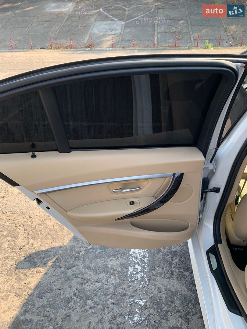 BMW 3 Series 2015 VIN WBA8E9G54GNT82490 фото оголошення 16 з 23