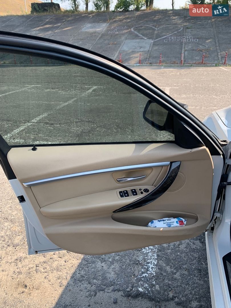 BMW 3 Series 2015 VIN WBA8E9G54GNT82490 фото оголошення 15 з 23