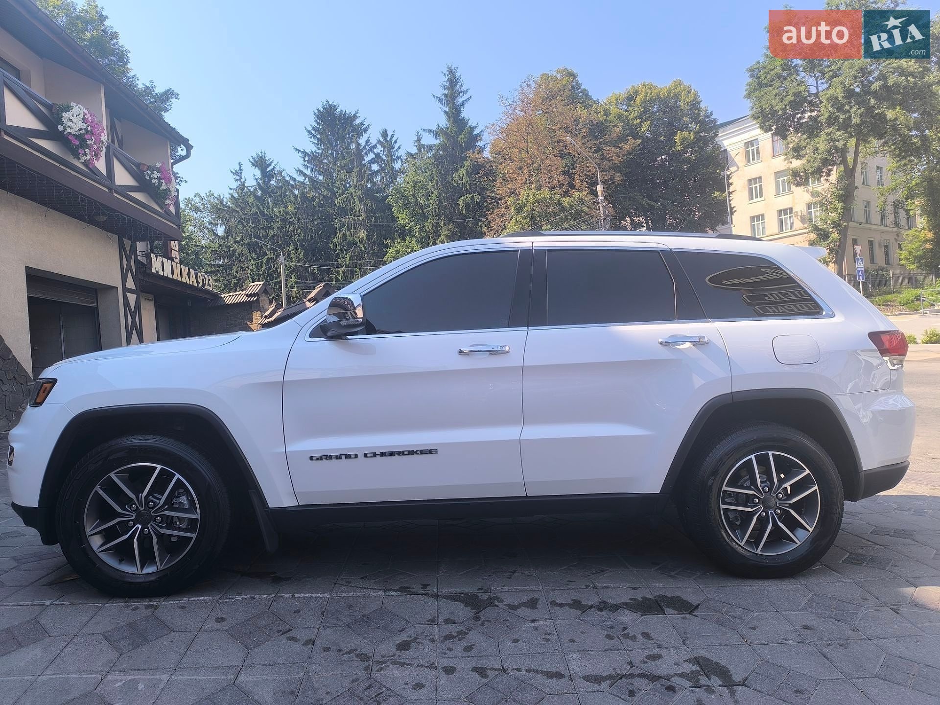 Jeep Grand Cherokee 2020 VIN 1C4RJFBG1LC335045 фото оголошення 2 з 40