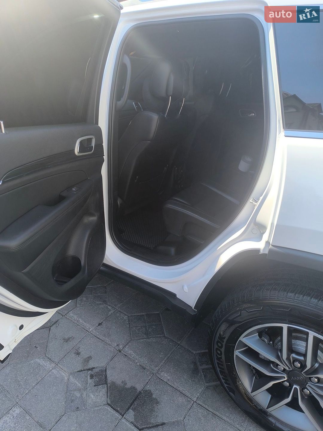 Jeep Grand Cherokee 2020 VIN 1C4RJFBG1LC335045 фото оголошення 17 з 40