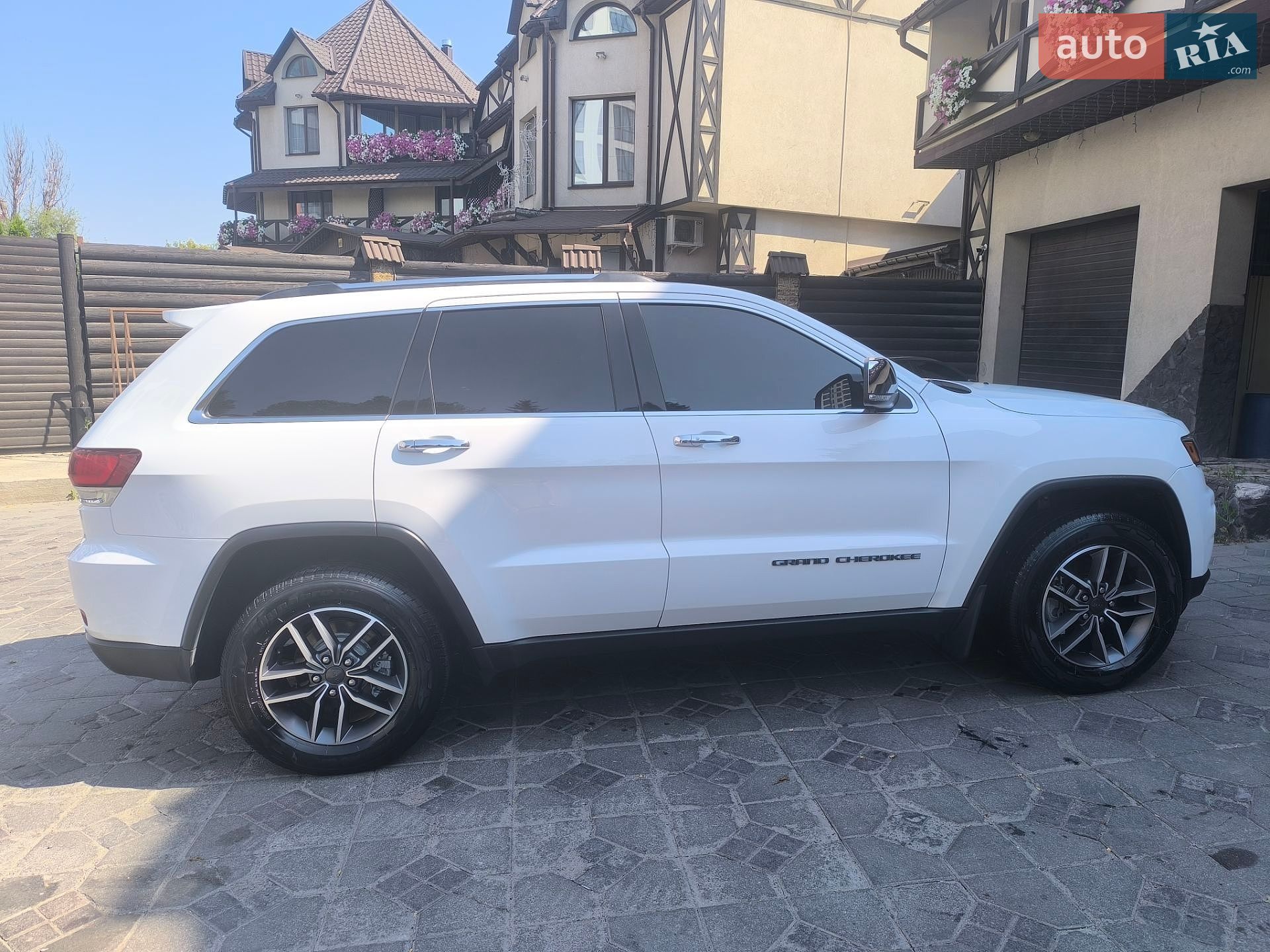 Jeep Grand Cherokee 2020 VIN 1C4RJFBG1LC335045 фото оголошення 8 з 40