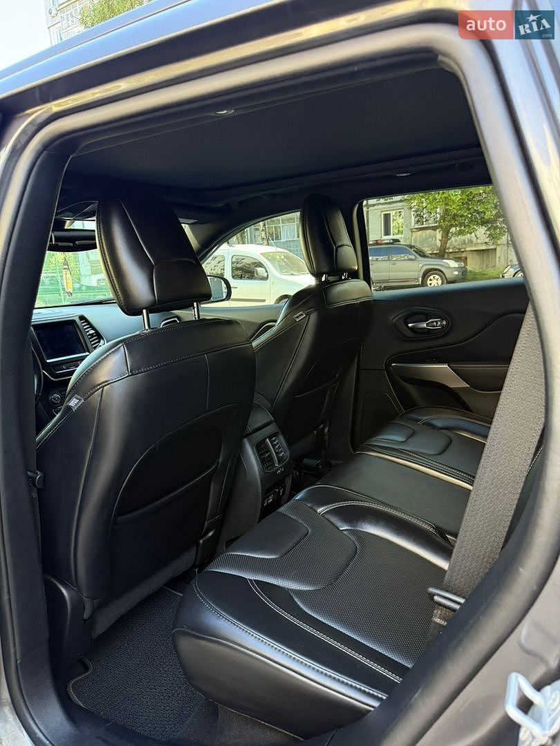Jeep Cherokee 2020 VIN 1C4PJMCX9MD117828 фото оголошення 16 з 32