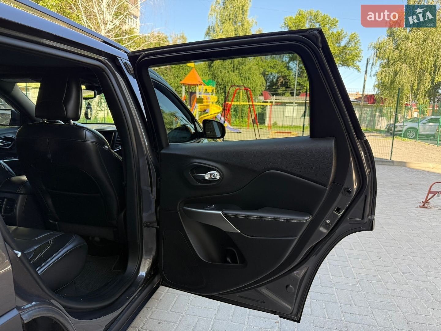 Jeep Cherokee 2020 VIN 1C4PJMCX9MD117828 фото оголошення 18 з 32
