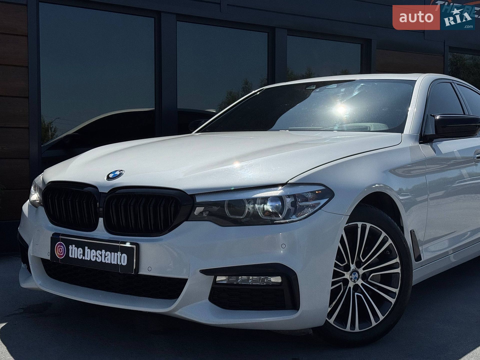 BMW 5 Series 2018 VIN WBAJA5C54JWA39386 фото оголошення 4 з 78