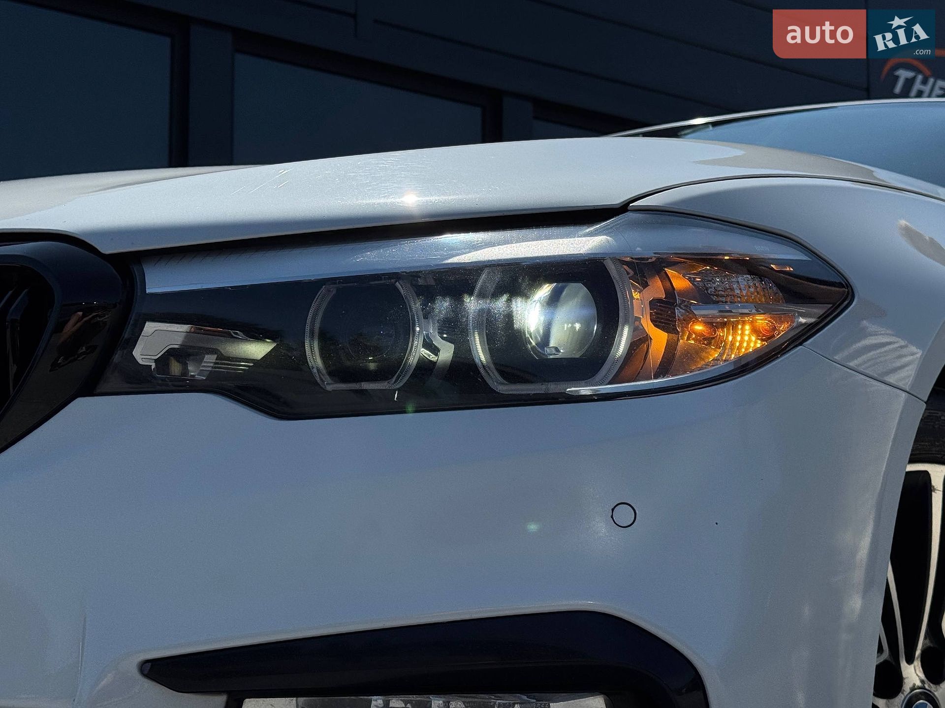 BMW 5 Series 2018 VIN WBAJA5C54JWA39386 фото оголошення 3 з 78