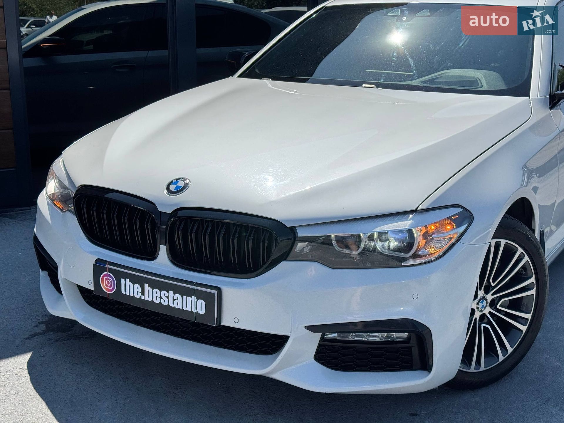 BMW 5 Series 2018 VIN WBAJA5C54JWA39386 фото оголошення 2 з 78