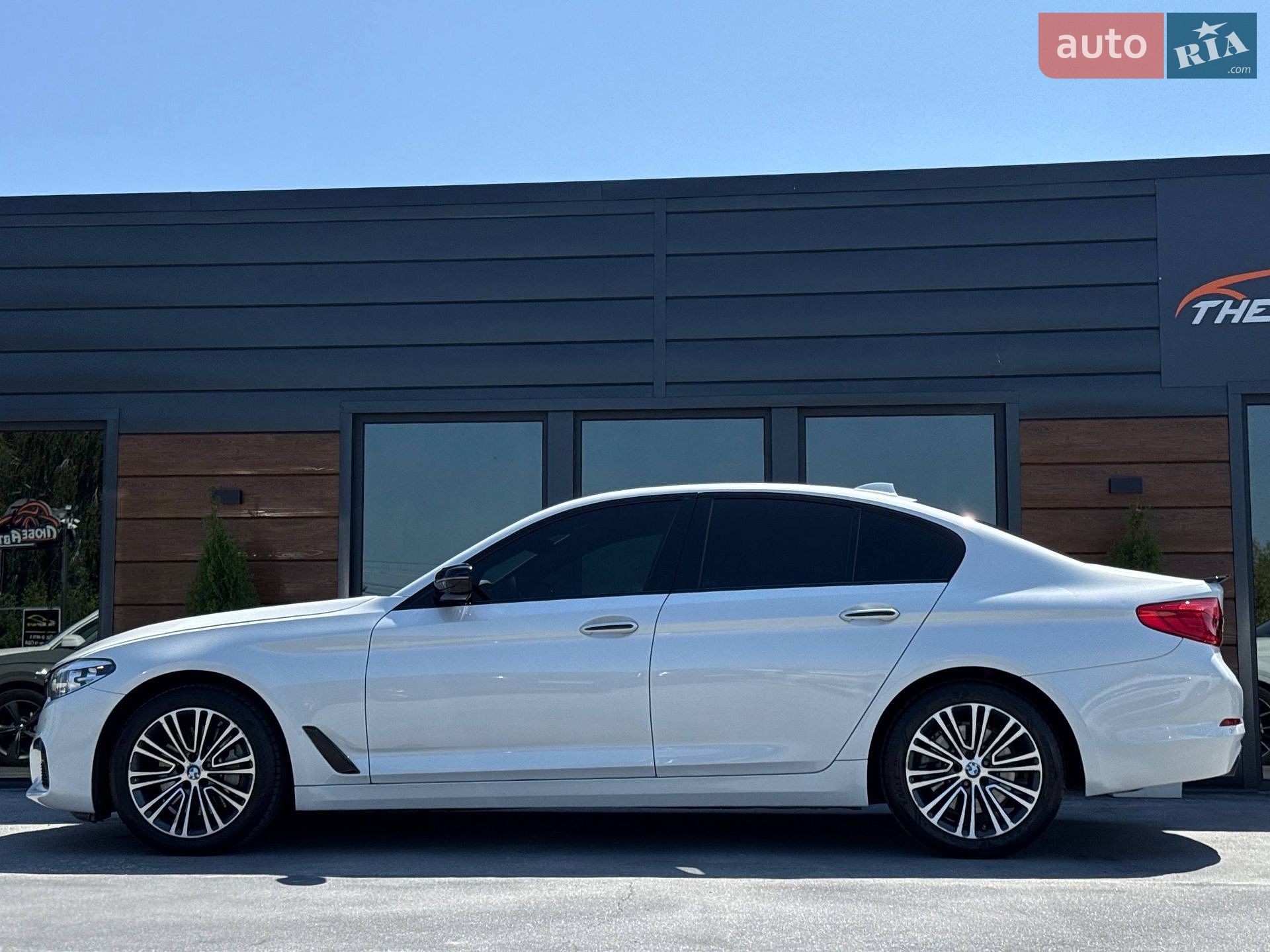 BMW 5 Series 2018 VIN WBAJA5C54JWA39386 фото оголошення 14 з 78