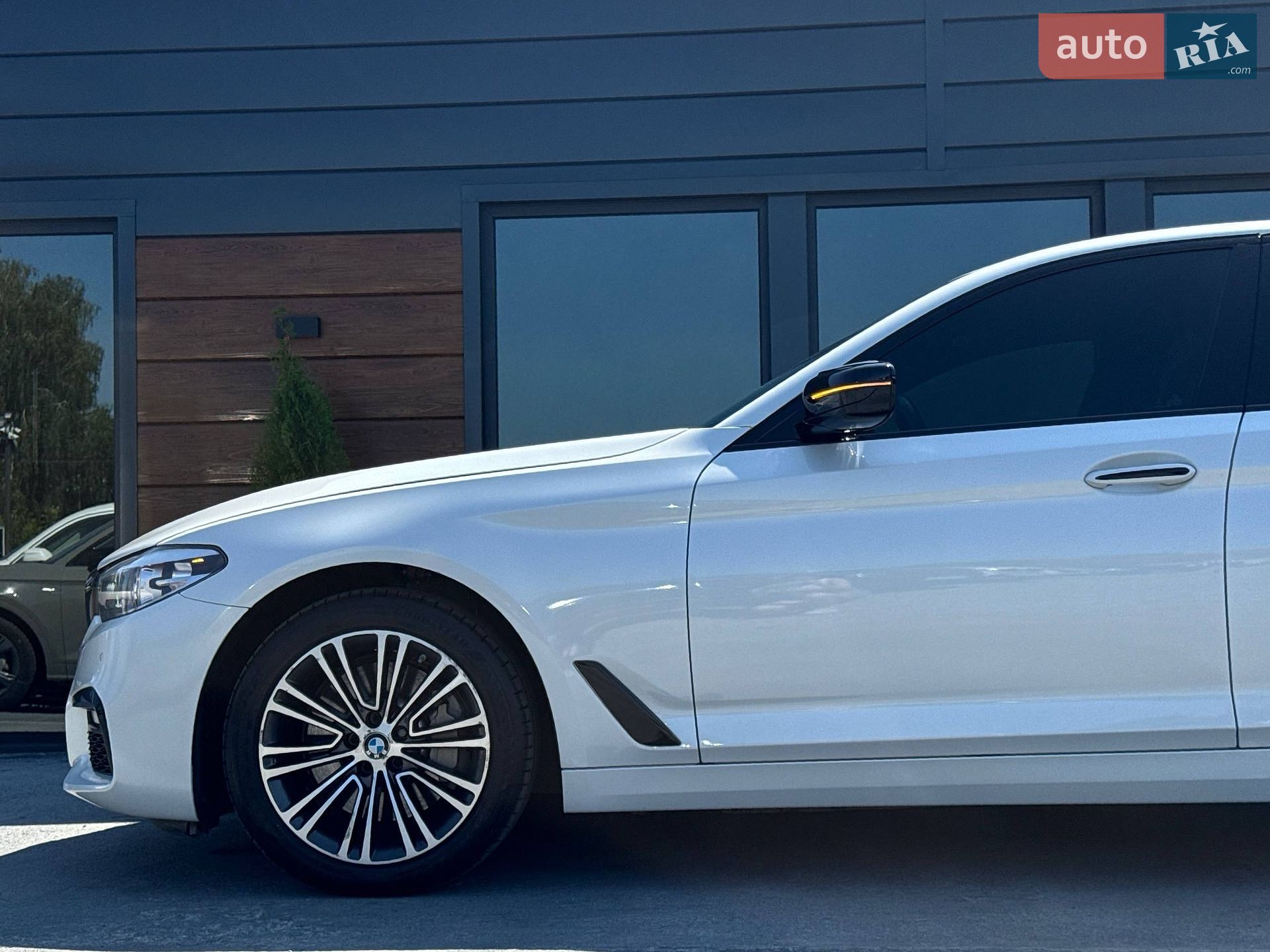 BMW 5 Series 2018 VIN WBAJA5C54JWA39386 фото оголошення 15 з 78