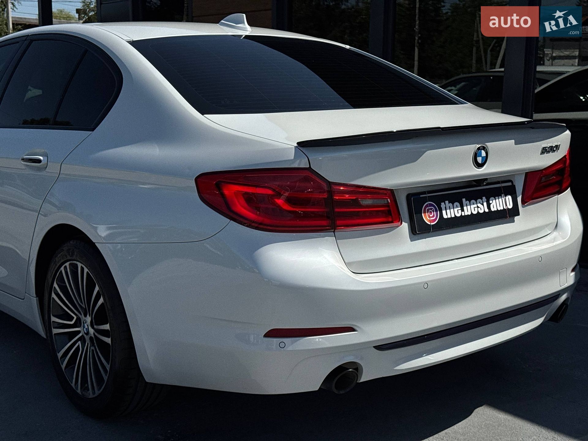 BMW 5 Series 2018 VIN WBAJA5C54JWA39386 фото оголошення 18 з 78
