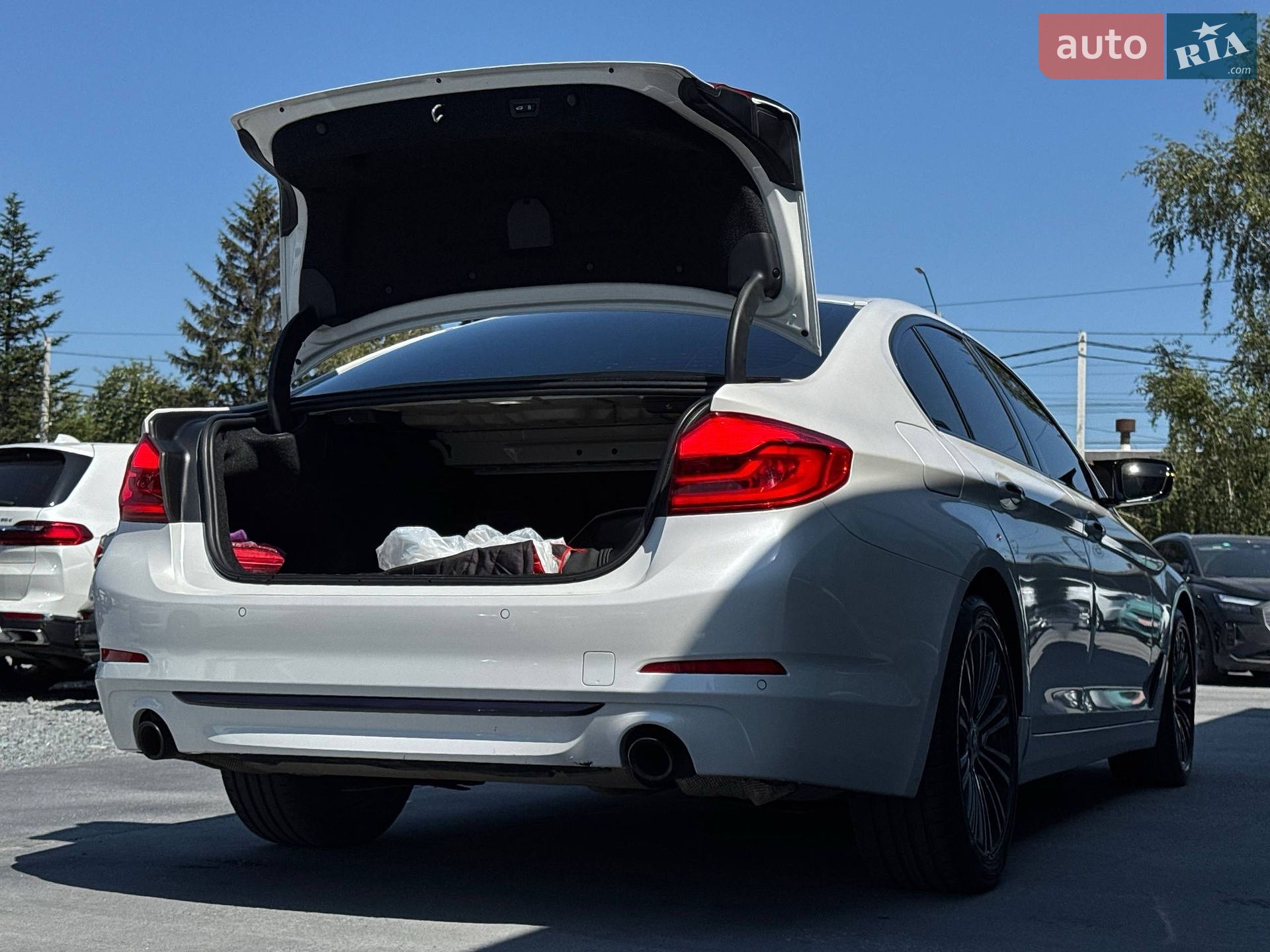 BMW 5 Series 2018 VIN WBAJA5C54JWA39386 фото оголошення 23 з 78