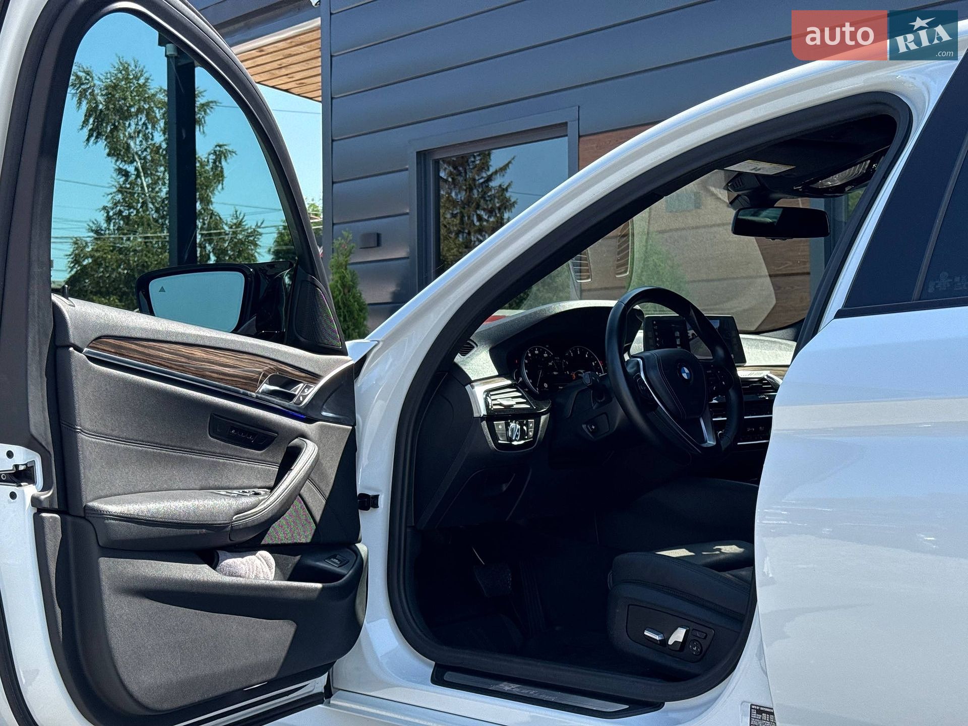 BMW 5 Series 2018 VIN WBAJA5C54JWA39386 фото оголошення 26 з 78