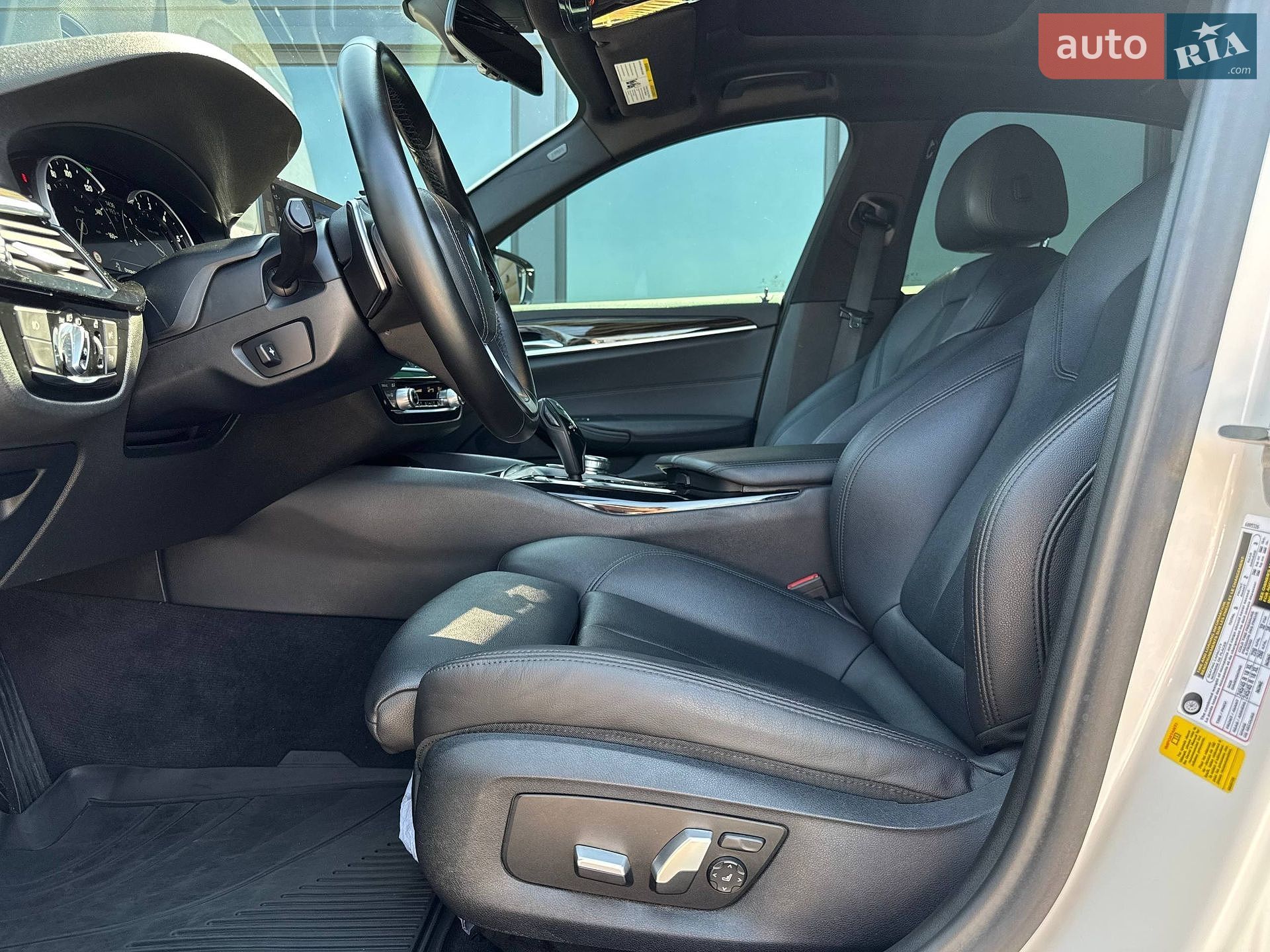 BMW 5 Series 2018 VIN WBAJA5C54JWA39386 фото оголошення 34 з 78
