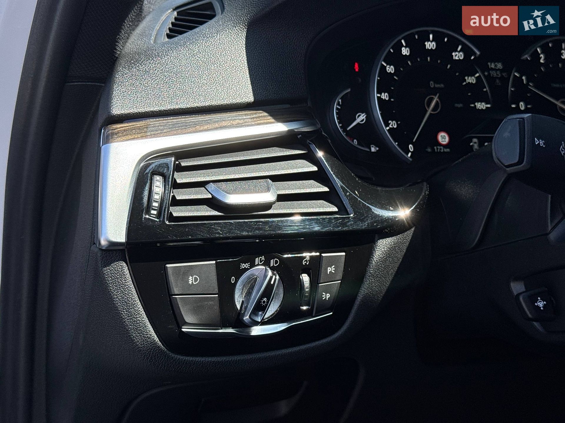 BMW 5 Series 2018 VIN WBAJA5C54JWA39386 фото оголошення 37 з 78