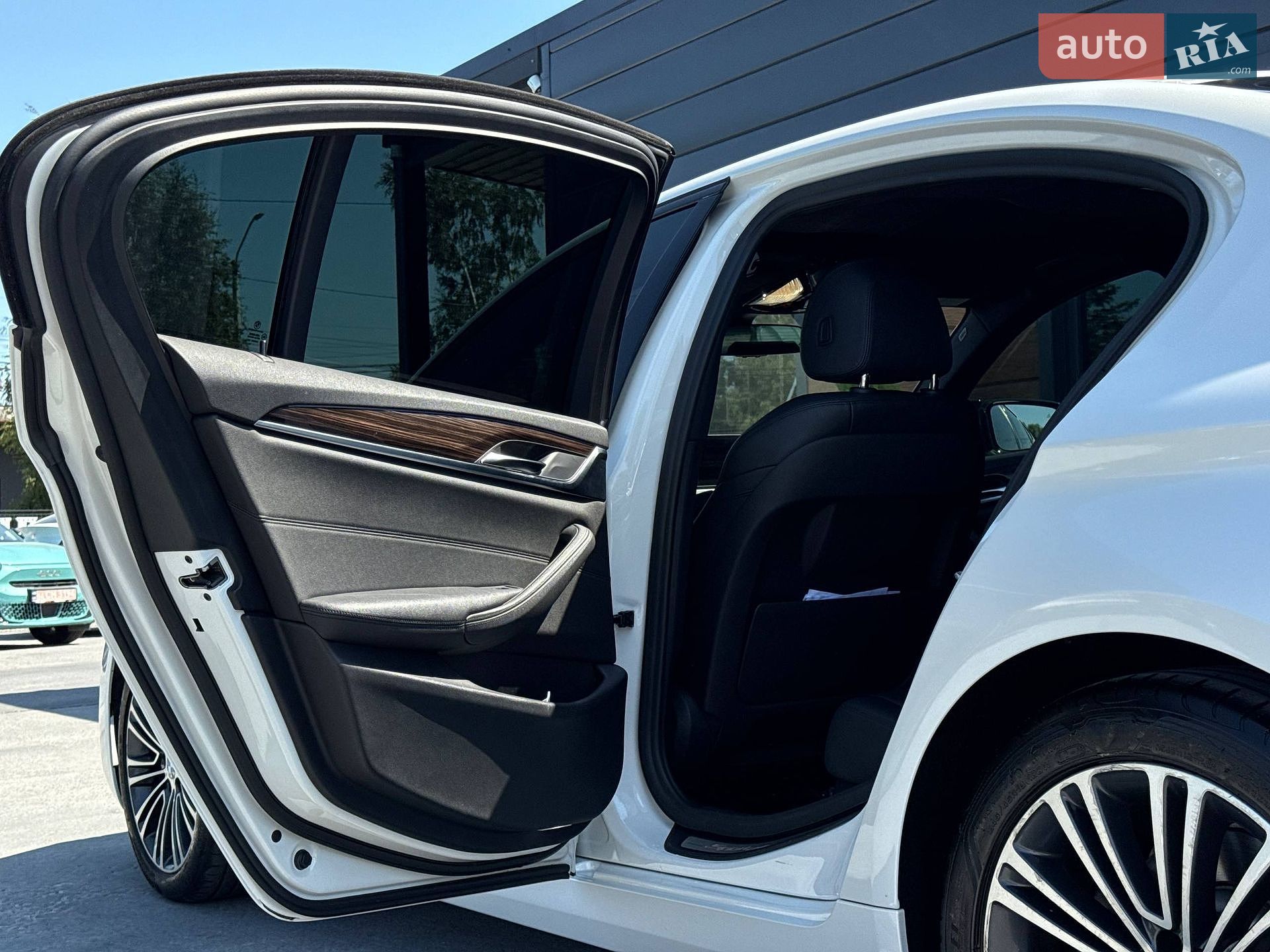 BMW 5 Series 2018 VIN WBAJA5C54JWA39386 фото оголошення 50 з 78