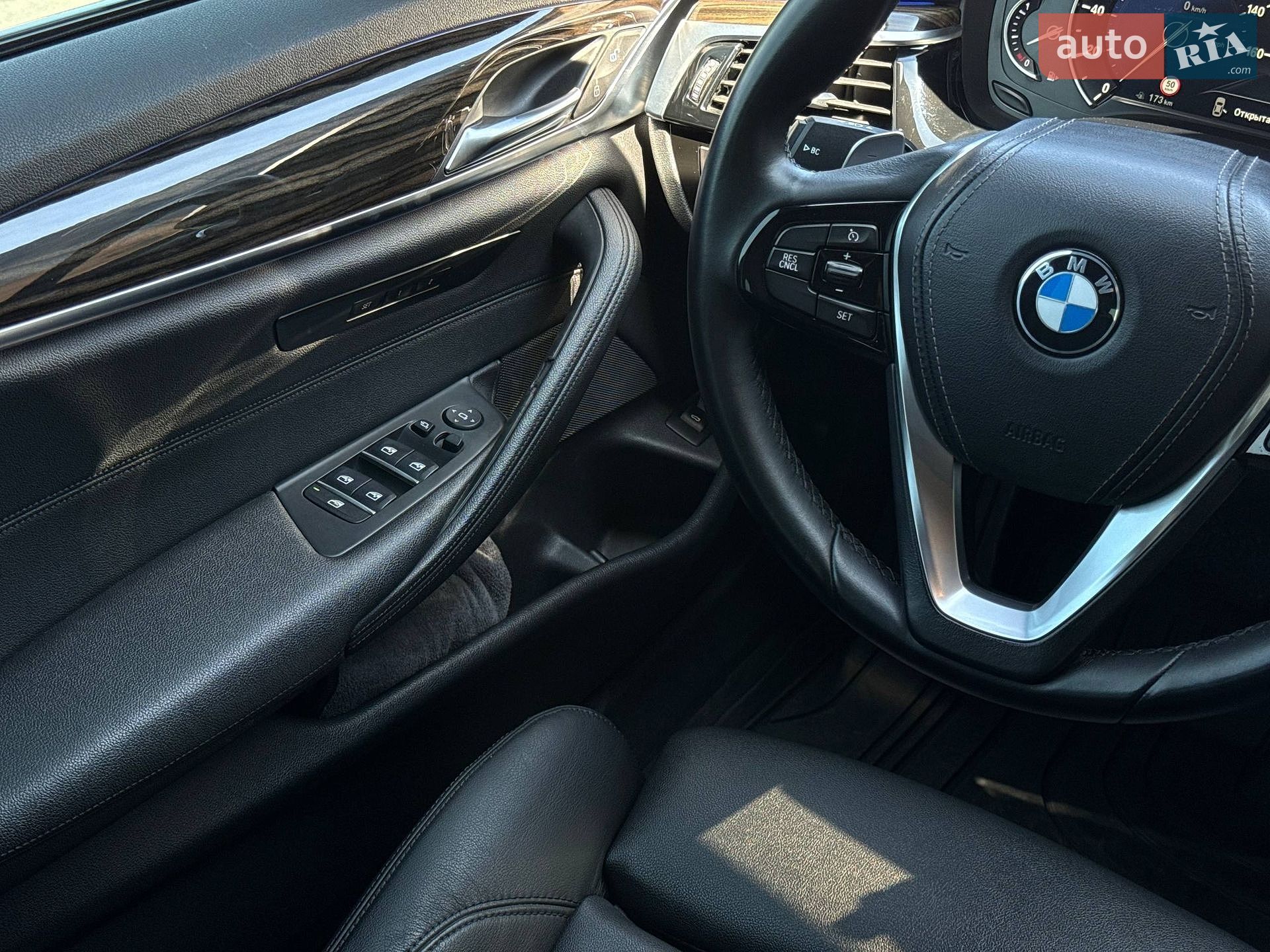 BMW 5 Series 2018 VIN WBAJA5C54JWA39386 фото оголошення 62 з 78