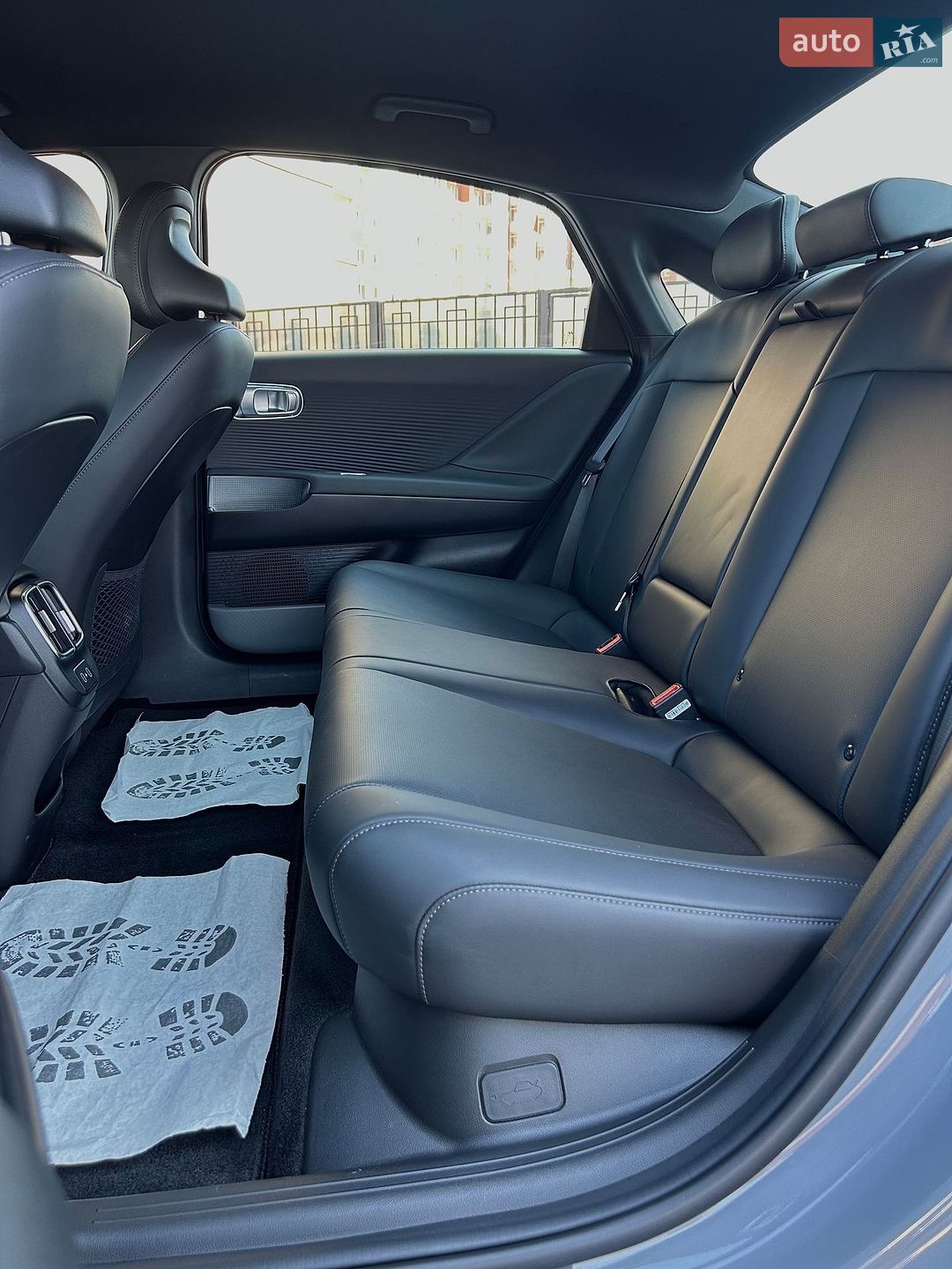 Hyundai Ioniq 6 2023 VIN KMHM34ACXPA039381 фото оголошення 12 з 30
