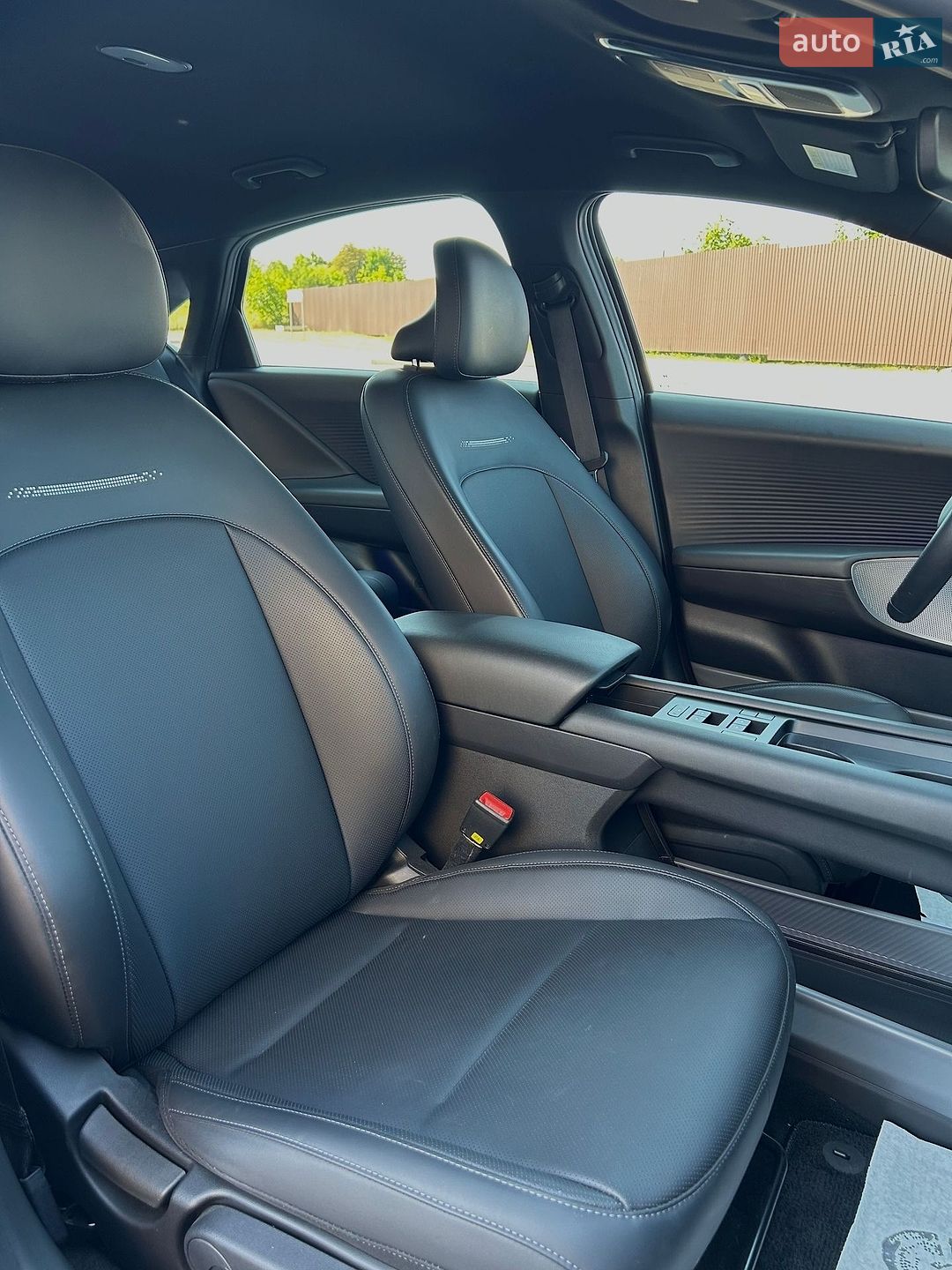 Hyundai Ioniq 6 2023 VIN KMHM34ACXPA039381 фото оголошення 26 з 30