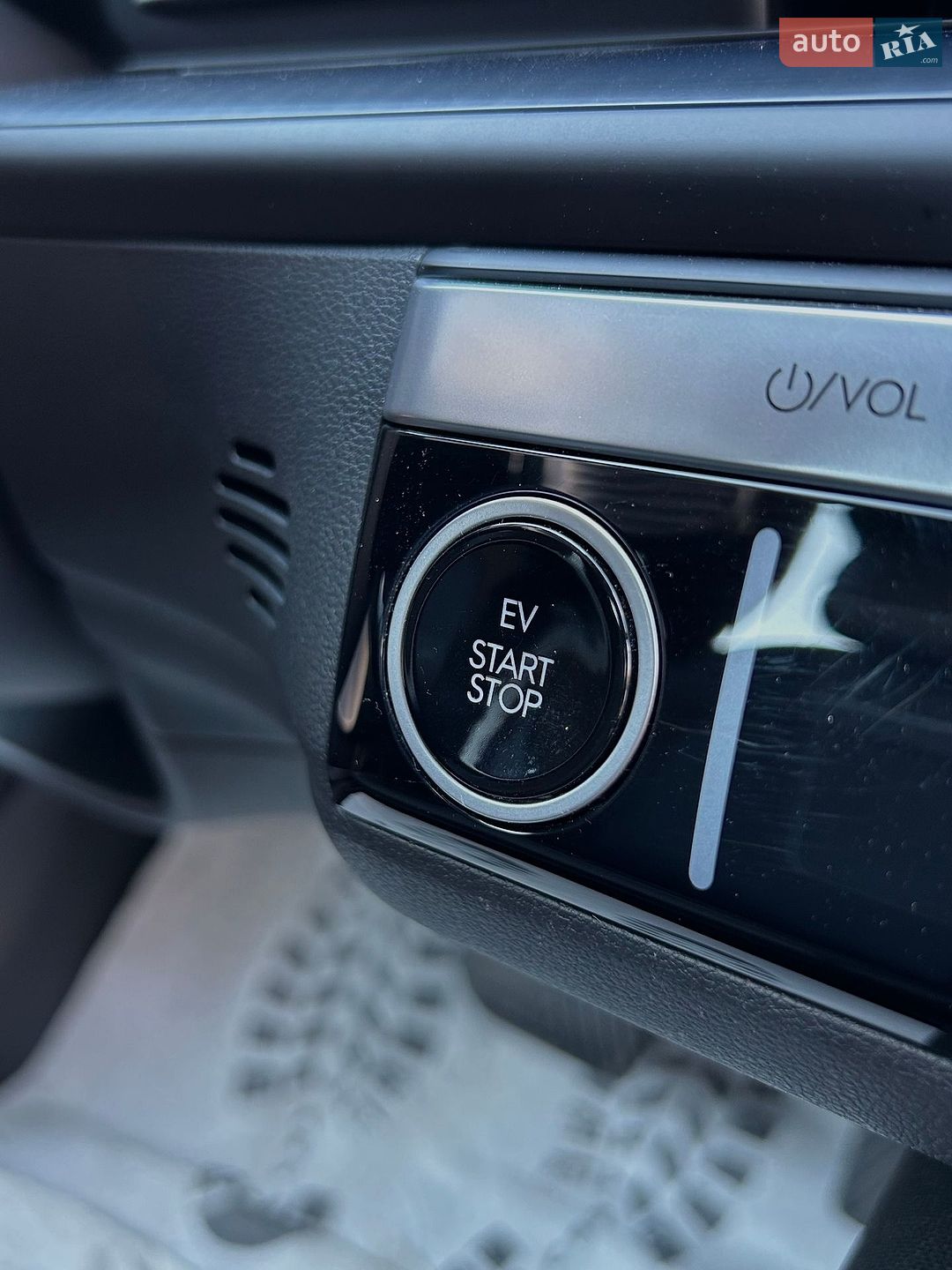 Hyundai Ioniq 6 2023 VIN KMHM34ACXPA039381 фото оголошення 28 з 30