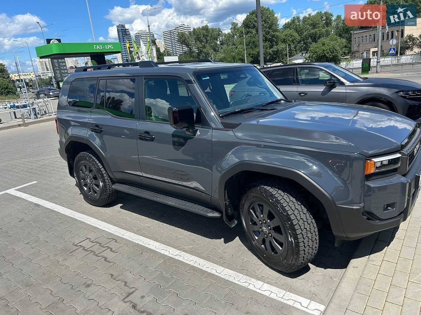 Toyota Land Cruiser Prado 2025 VIN JTEAR3AJ40K018360 фото оголошення 2 з 8