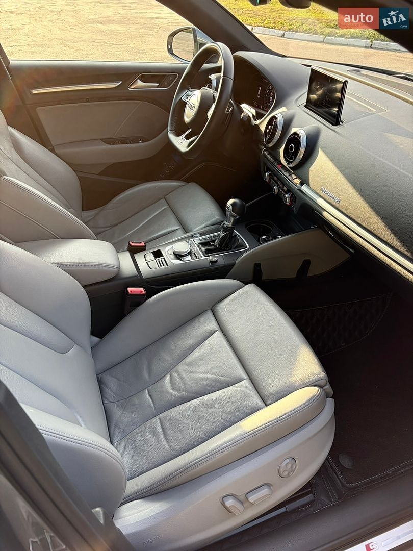 Audi A3 2018 VIN WAUJ8GFF1J1076319 фото оголошення 14 з 19