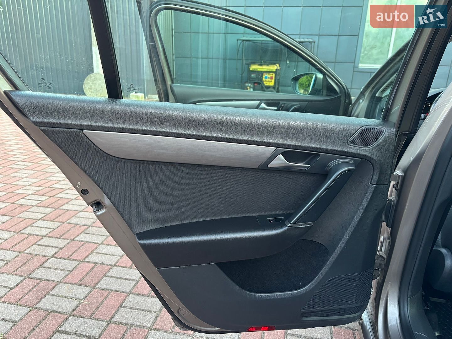 Volkswagen Passat 2011 VIN WVWZZZ3CZCP012266 фото оголошення 9 з 19