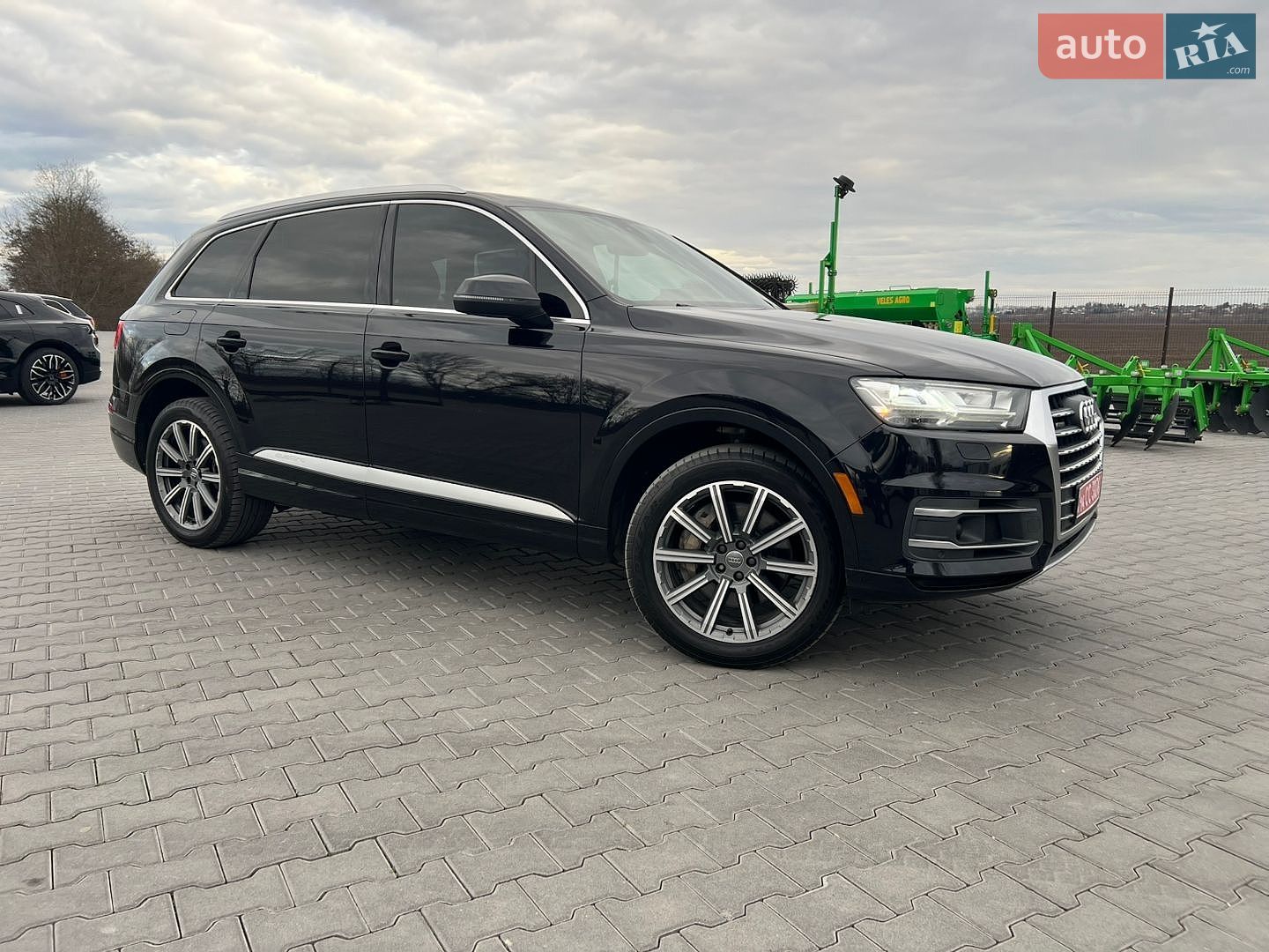 Audi Q7 2016 VIN WA1LAAF78HD037638 фото оголошення 3 з 23