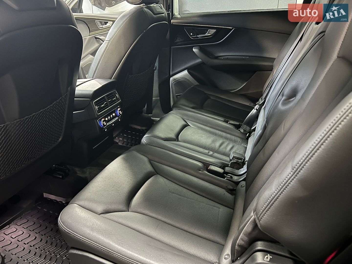 Audi Q7 2016 VIN WA1LAAF78HD037638 фото оголошення 12 з 23