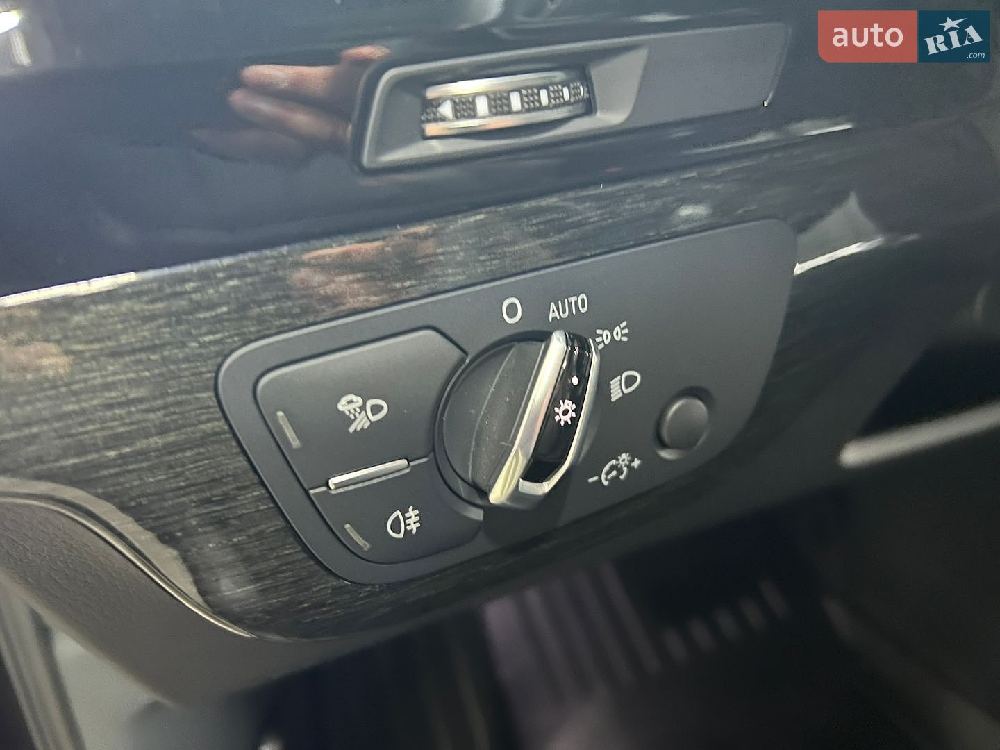 Audi Q7 2016 VIN WA1LAAF78HD037638 фото оголошення 14 з 23