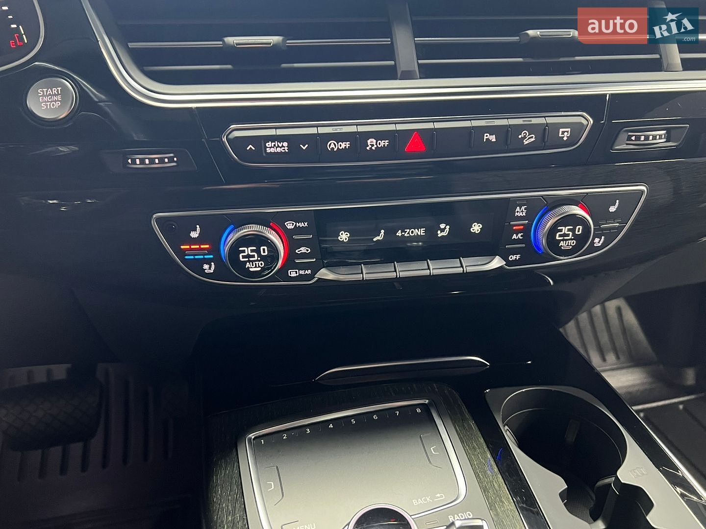 Audi Q7 2016 VIN WA1LAAF78HD037638 фото оголошення 15 з 23
