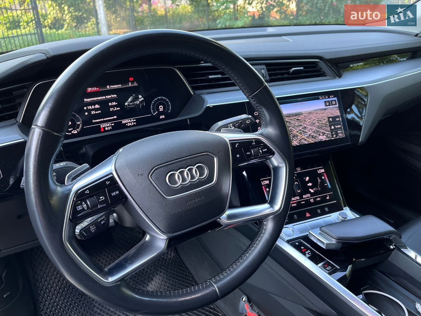 Audi e-tron 2019 VIN WAUZZZGE3LB014239 фото оголошення 16 з 30