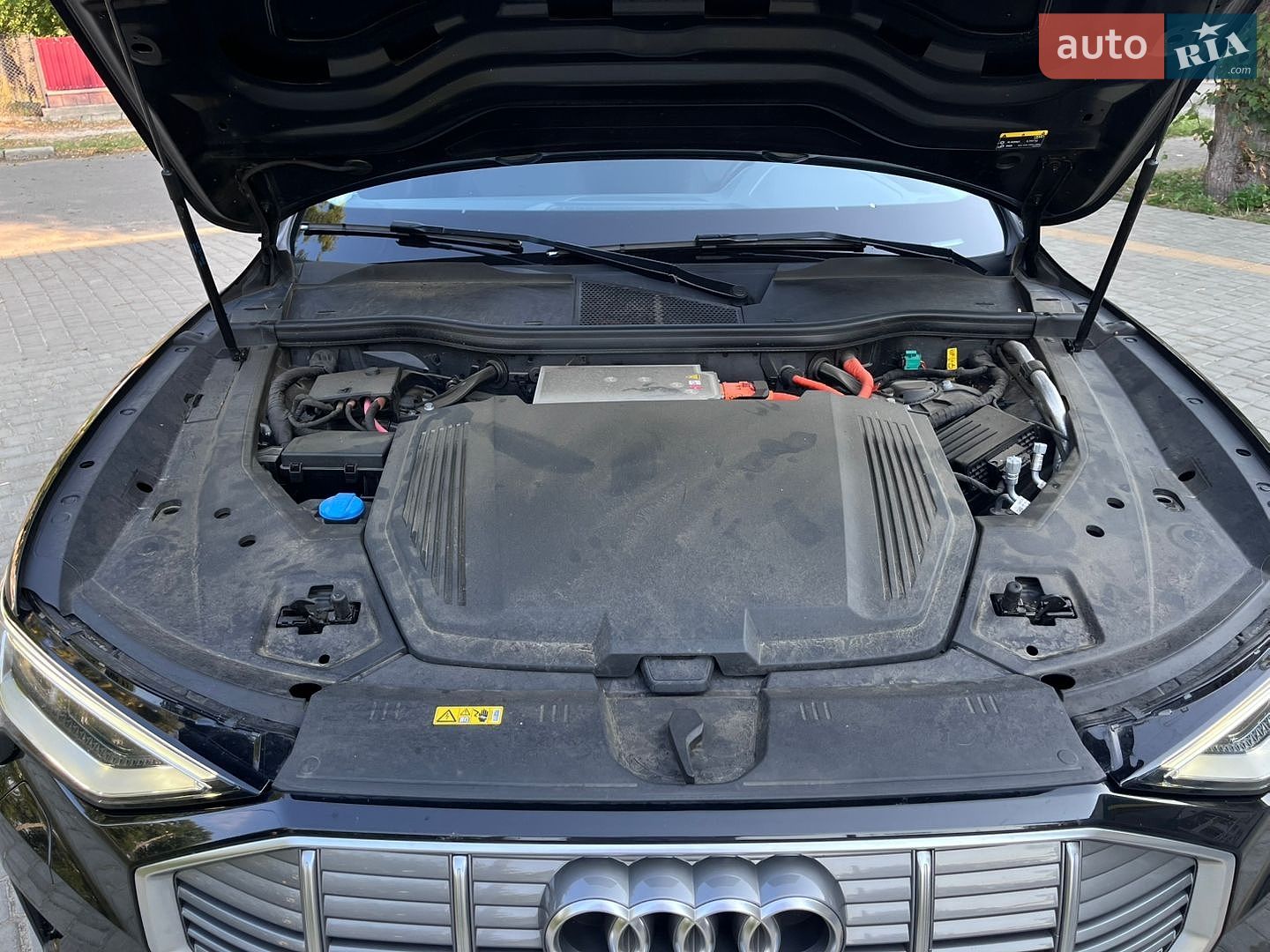 Audi e-tron 2019 VIN WAUZZZGE3LB014239 фото оголошення 20 з 30