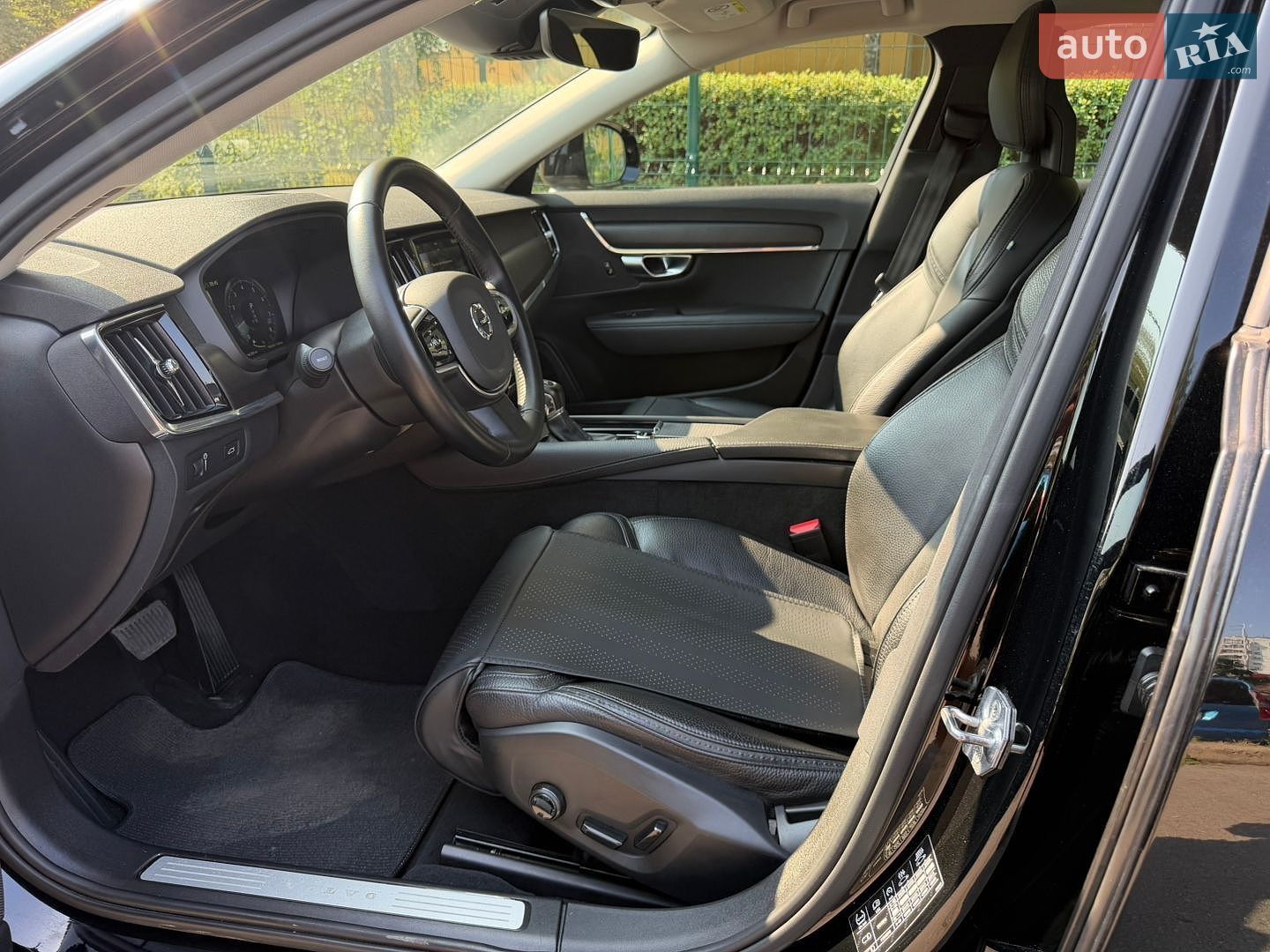 Volvo V90 Cross Country 2018 VIN YV1PZ25TCK1076503 фото оголошення 25 з 33