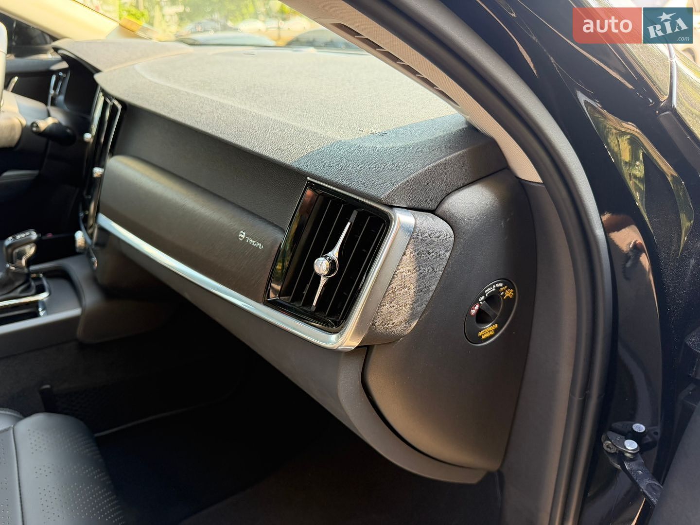 Volvo V90 Cross Country 2018 VIN YV1PZ25TCK1076503 фото оголошення 27 з 33