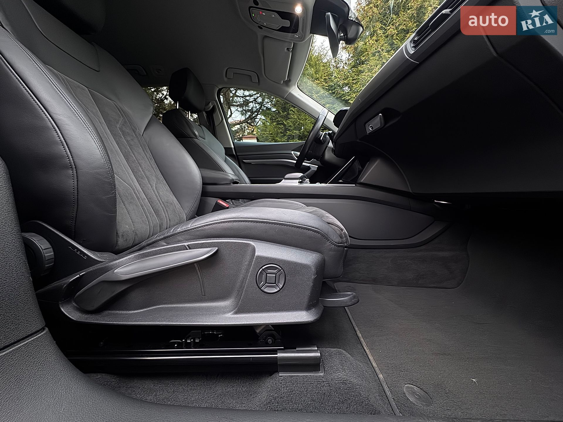 Audi e-tron 2022 VIN WAUZZZGE4NB033207 фото оголошення 22 з 31