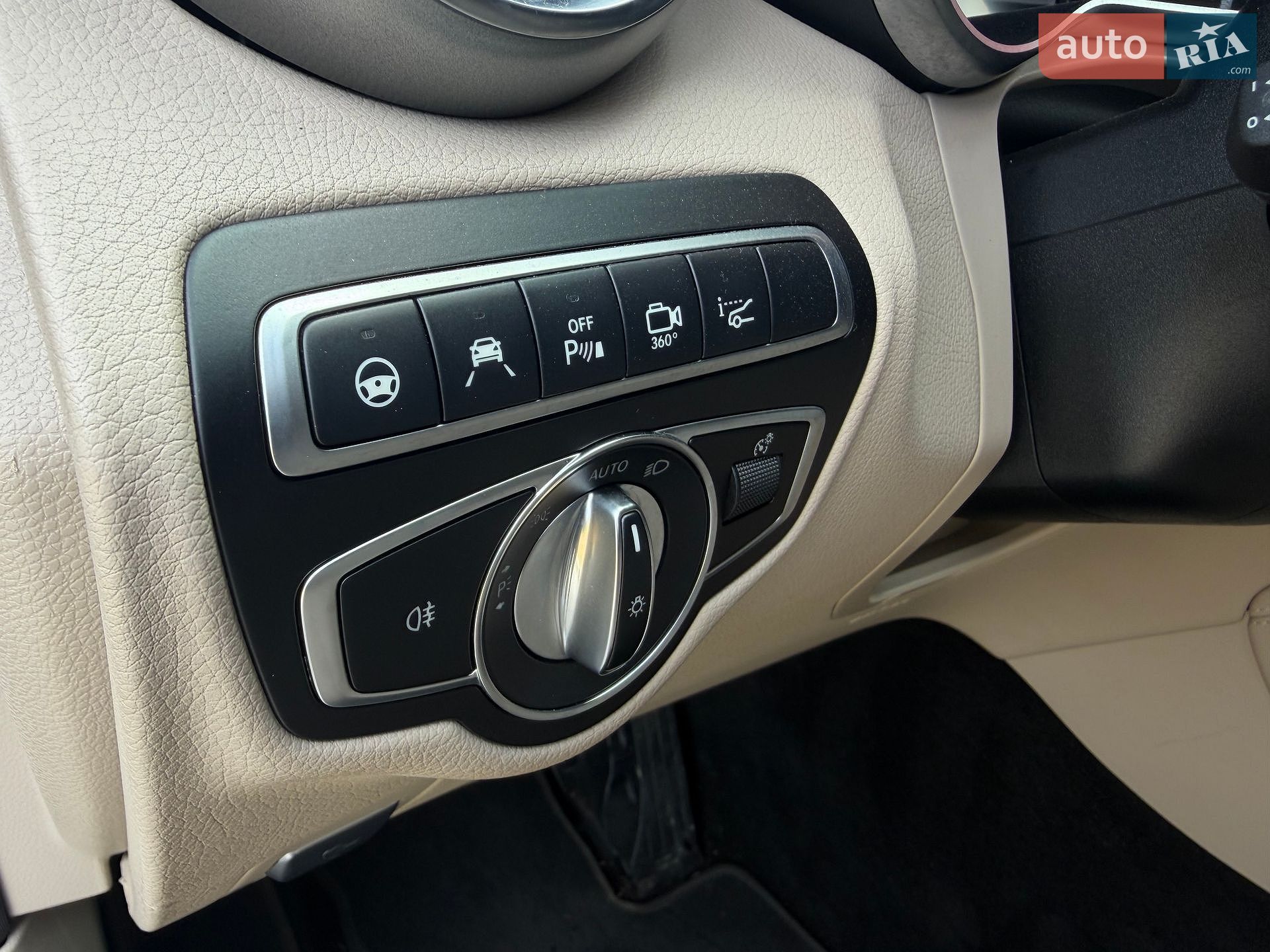 Mercedes-Benz GLC-Class 2019 VIN WDC0G4KB4KF563029 фото оголошення 18 з 53