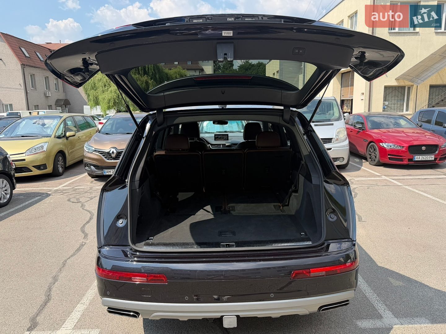 Audi Q7 2017 VIN WA1VAAF79JD017624 фото оголошення 10 з 23