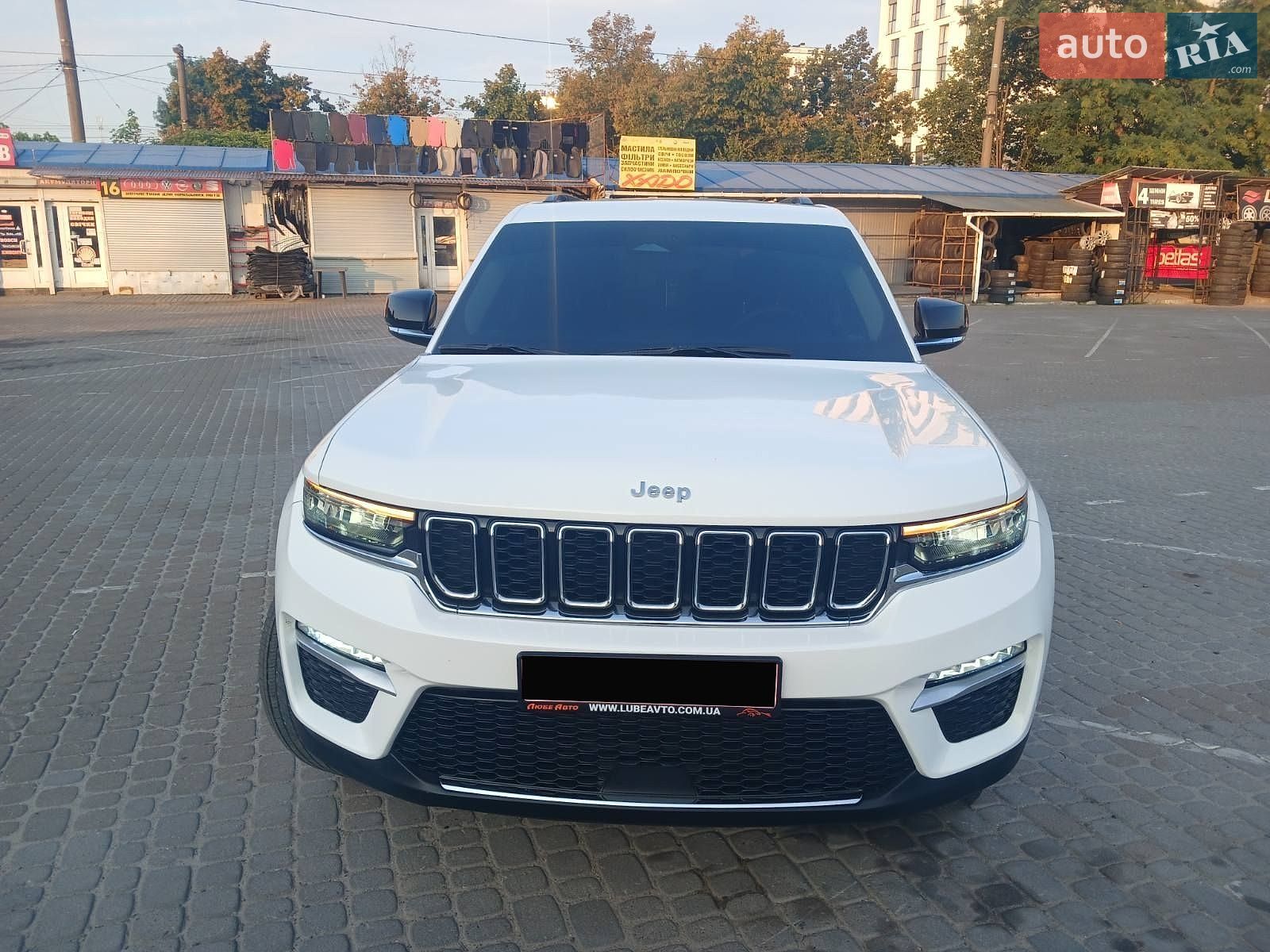 Jeep Grand Cherokee 2023 VIN 1C4RJHBGXPC619954 фото оголошення 4 з 41