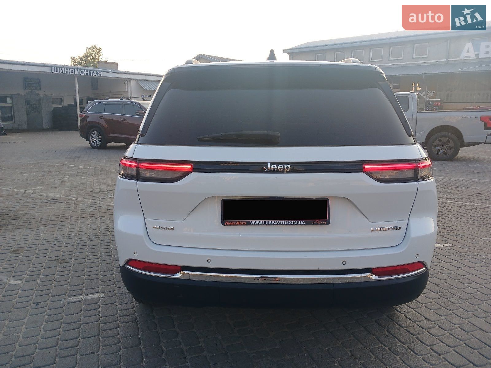 Jeep Grand Cherokee 2023 VIN 1C4RJHBGXPC619954 фото оголошення 9 з 41