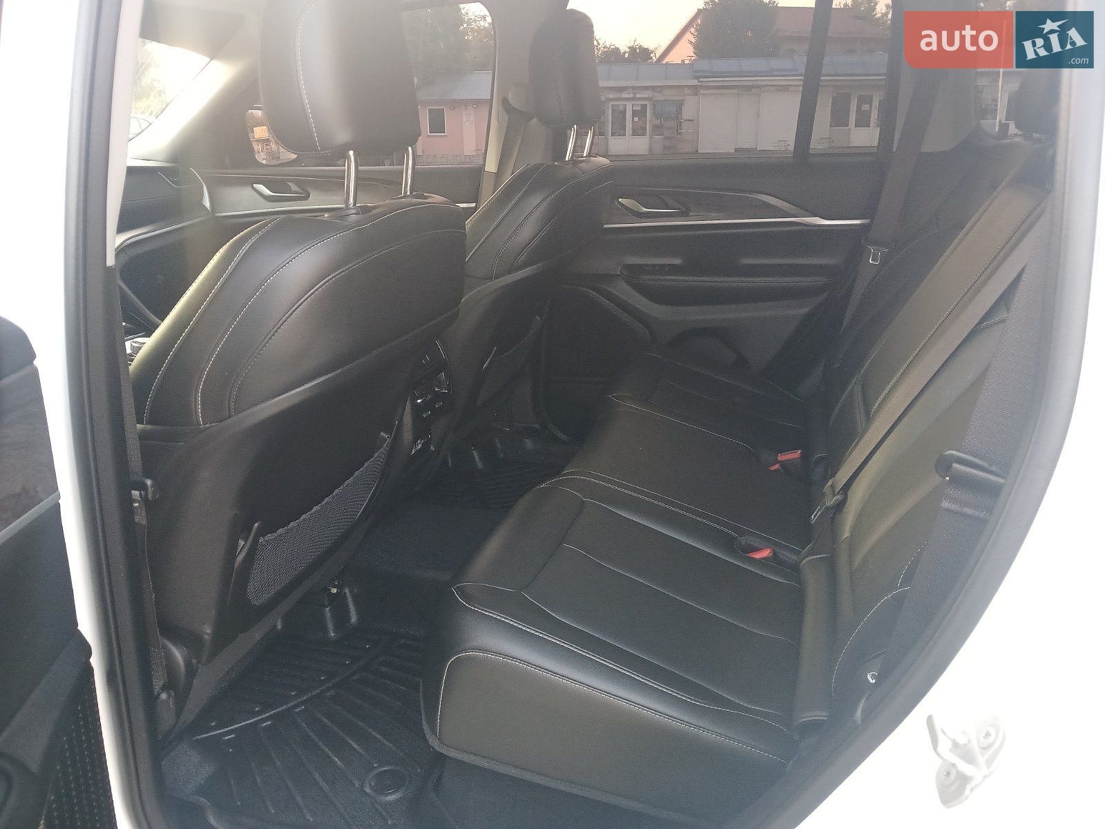 Jeep Grand Cherokee 2023 VIN 1C4RJHBGXPC619954 фото оголошення 24 з 41