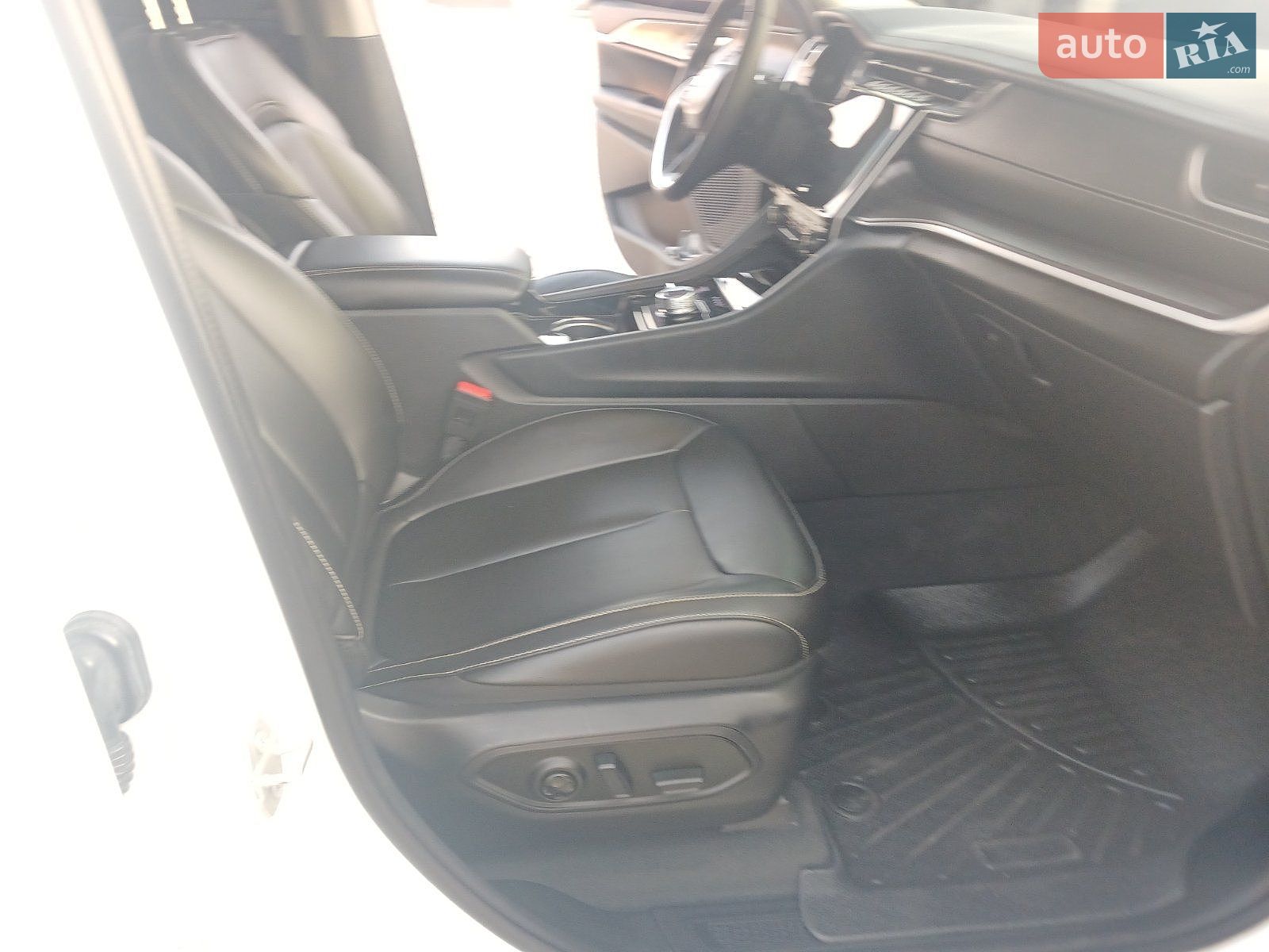 Jeep Grand Cherokee 2023 VIN 1C4RJHBGXPC619954 фото оголошення 32 з 41