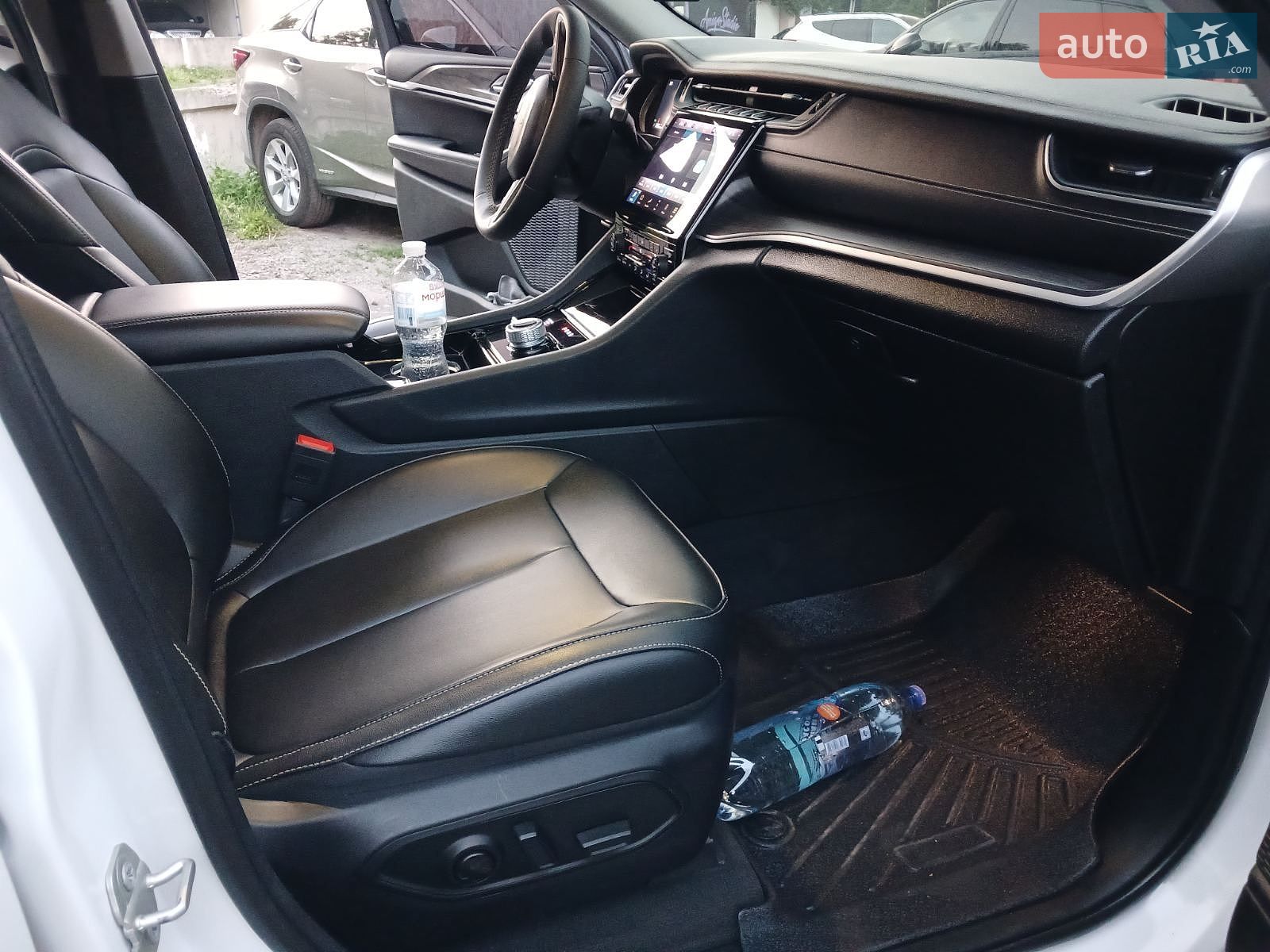 Jeep Grand Cherokee 2023 VIN 1C4RJHBGXPC619954 фото оголошення 35 з 41