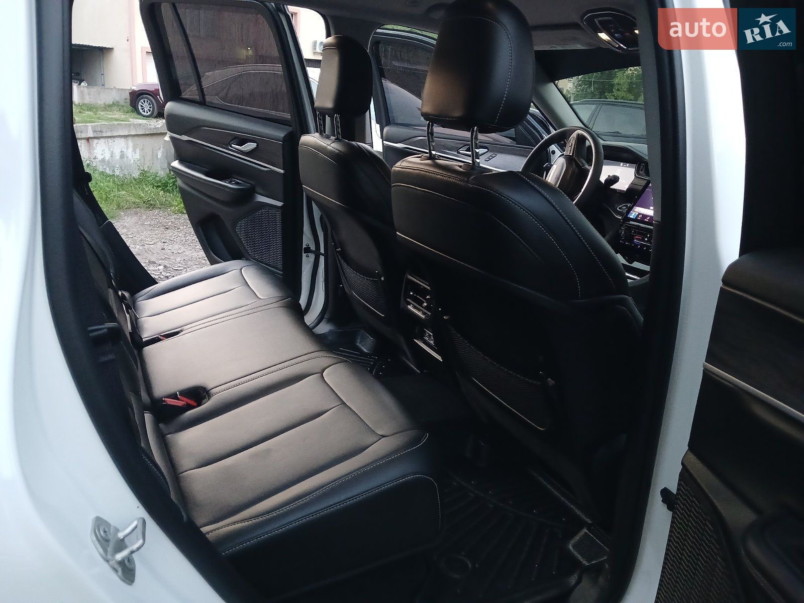 Jeep Grand Cherokee 2023 VIN 1C4RJHBGXPC619954 фото оголошення 37 з 41