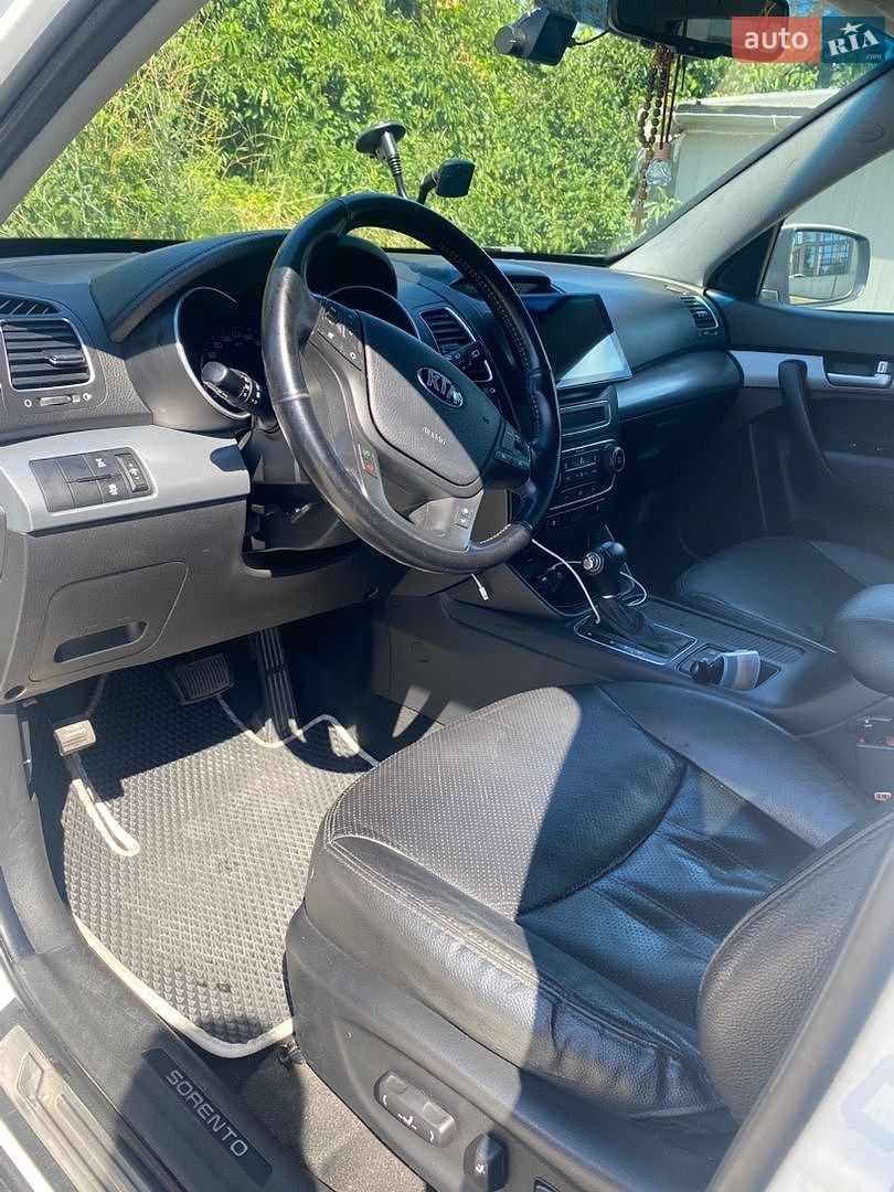 Kia Sorento 2012 VIN KNAKU814DD5363664 фото оголошення 8 з 21