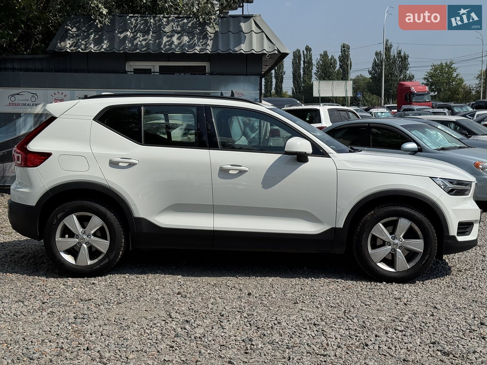 Volvo XC40 2019 VIN YV1XZ72BDK2129808 фото оголошення 2 з 24