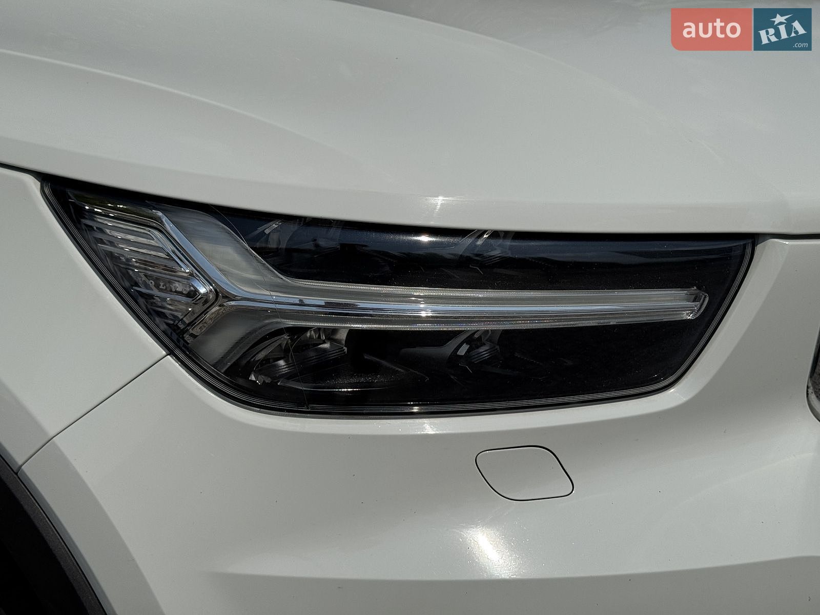 Volvo XC40 2019 VIN YV1XZ72BDK2129808 фото оголошення 9 з 24