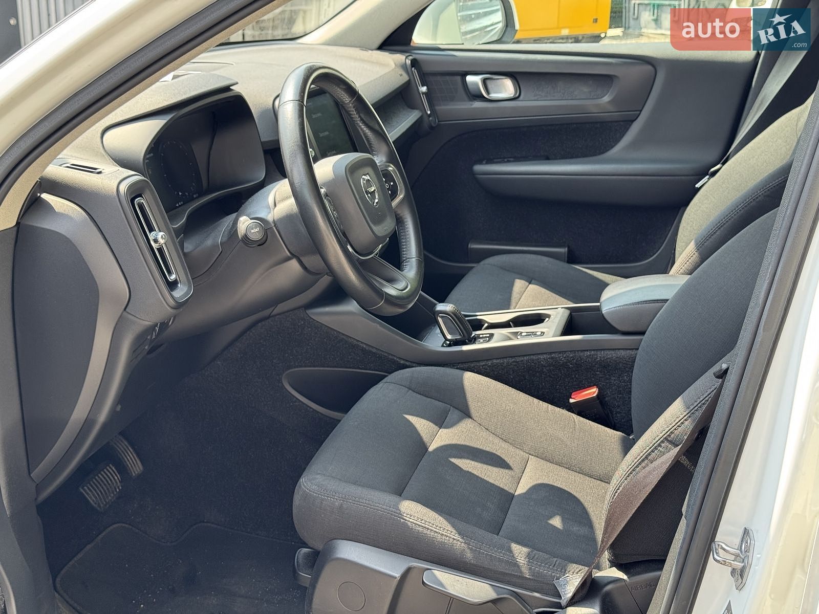 Volvo XC40 2019 VIN YV1XZ72BDK2129808 фото оголошення 14 з 24