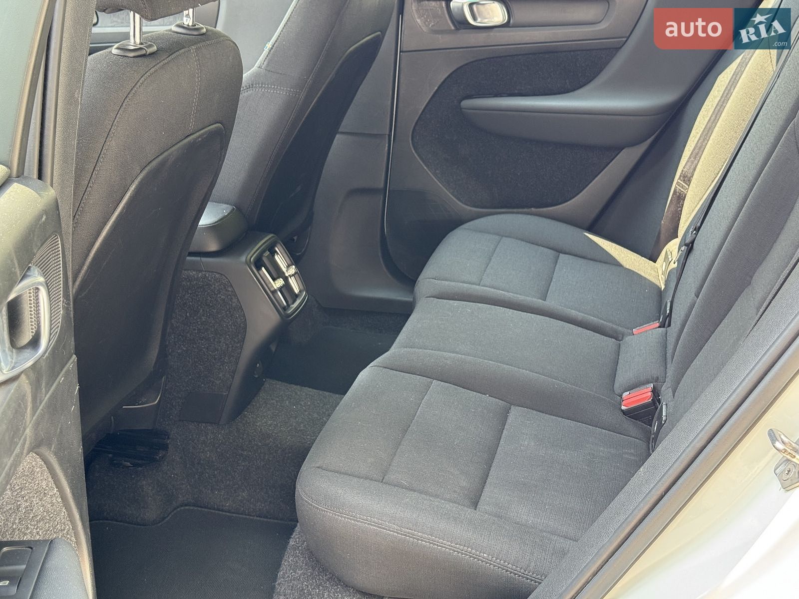 Volvo XC40 2019 VIN YV1XZ72BDK2129808 фото оголошення 22 з 24
