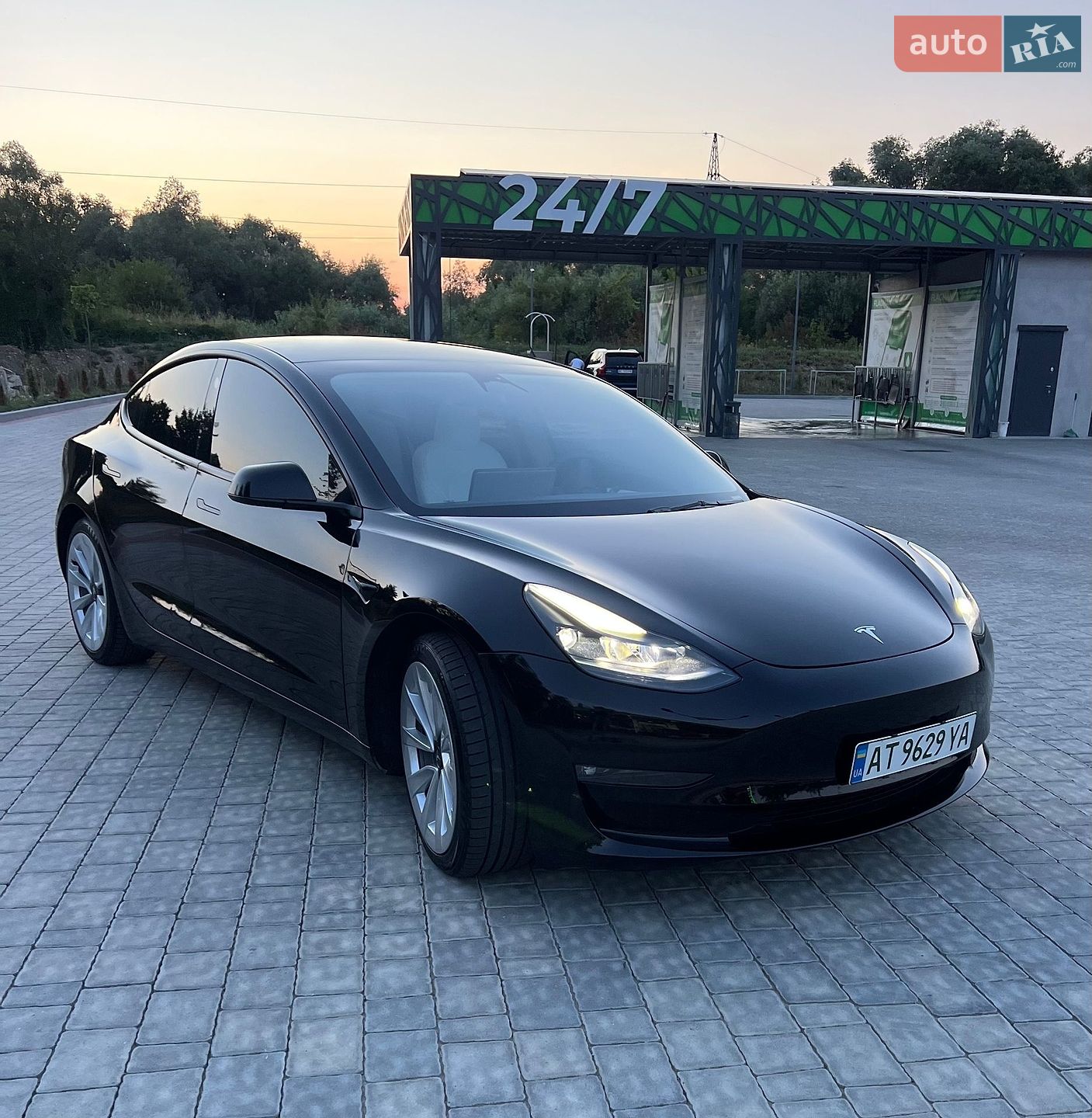 Tesla Model 3 2023 VIN 5YJ3E1EB5PF603360 фото оголошення 2 з 42