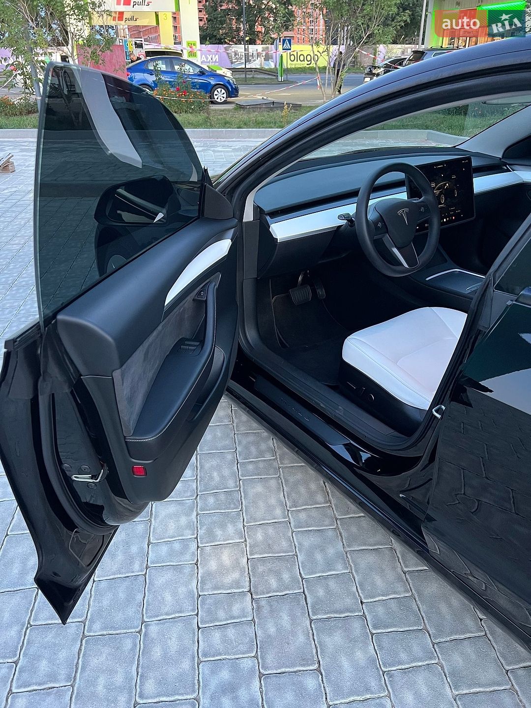 Tesla Model 3 2023 VIN 5YJ3E1EB5PF603360 фото оголошення 13 з 42