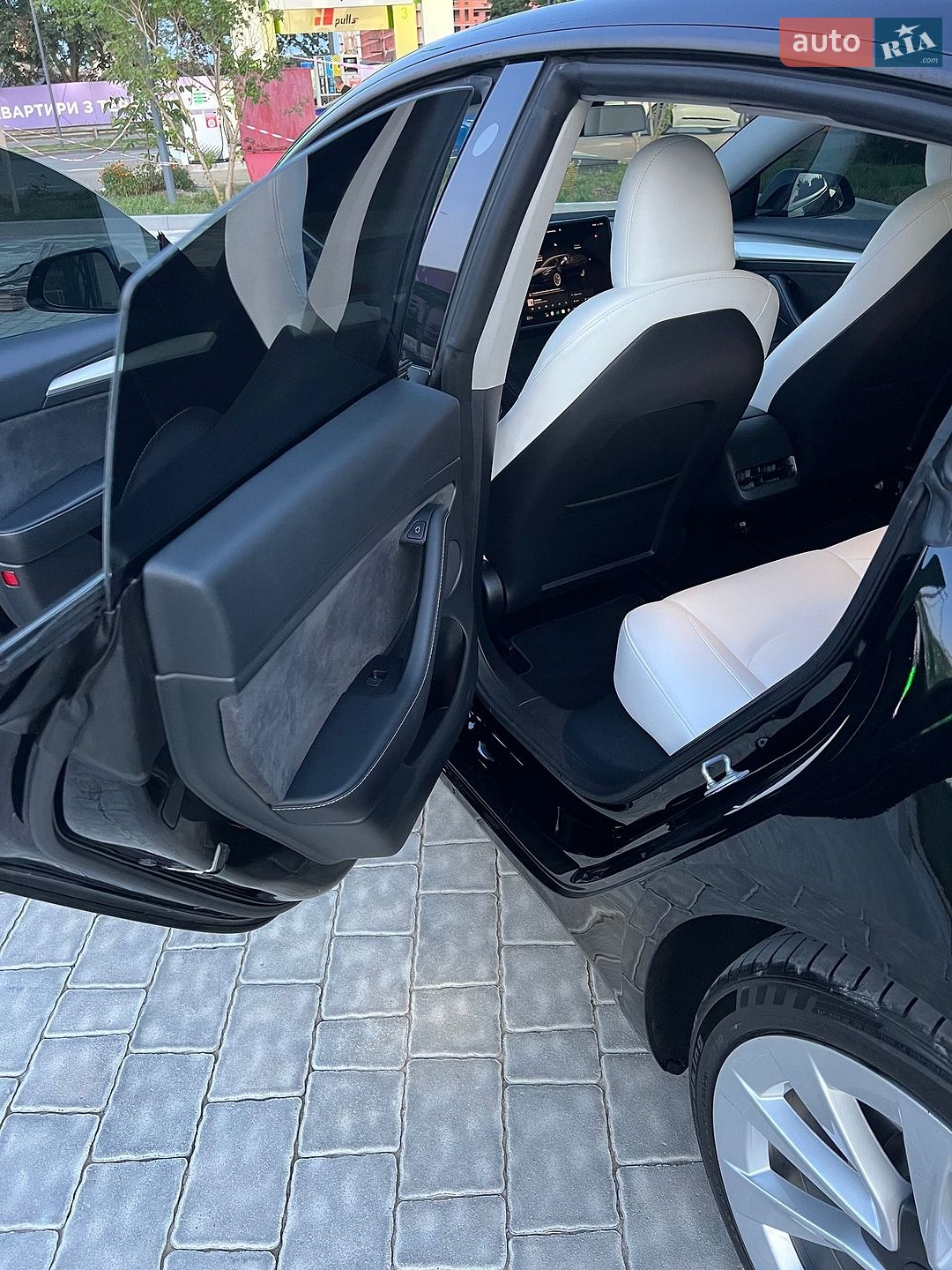 Tesla Model 3 2023 VIN 5YJ3E1EB5PF603360 фото оголошення 14 з 42